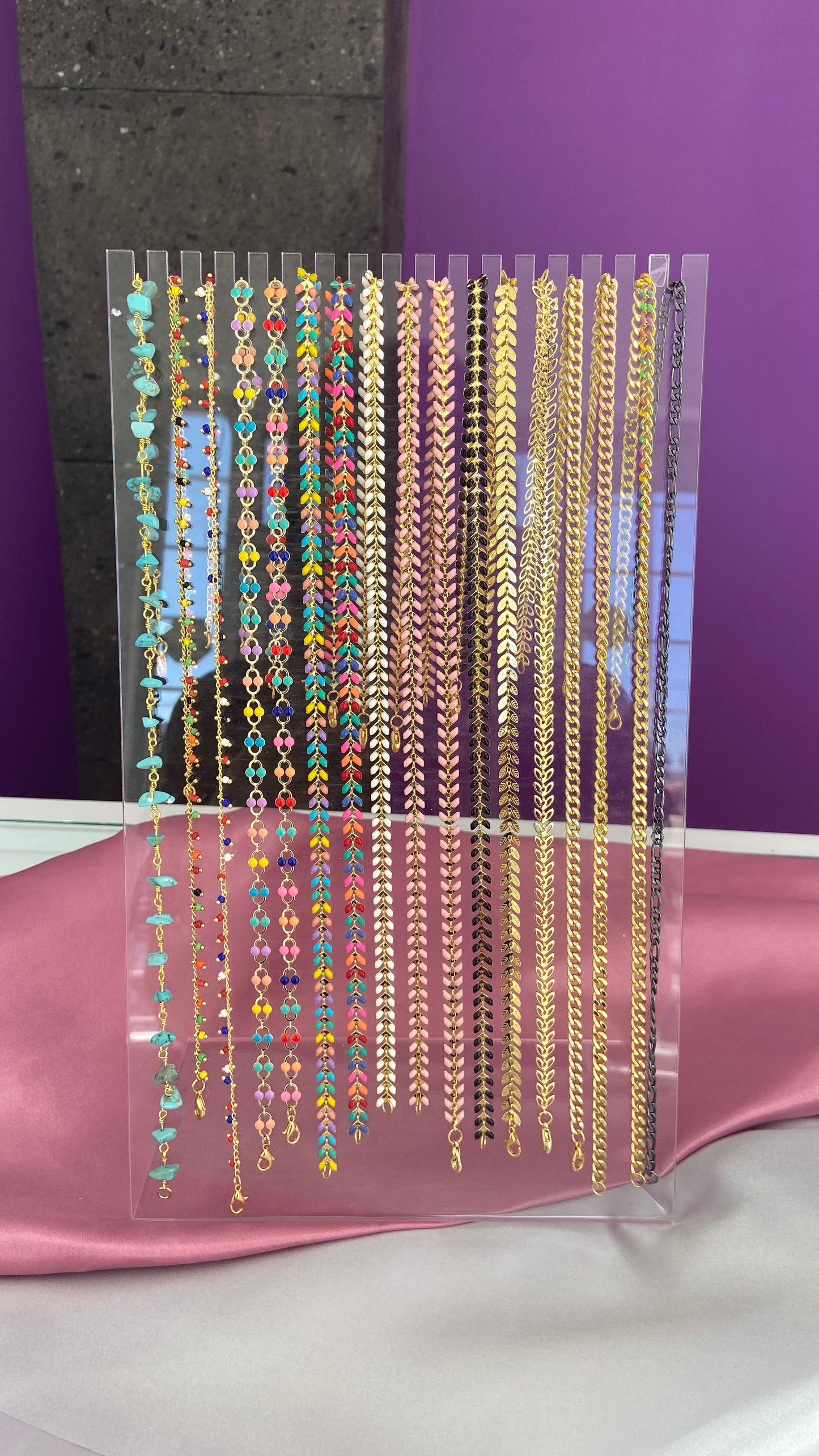 Exhibidor para 16 cadenas Acrílico Transparente
