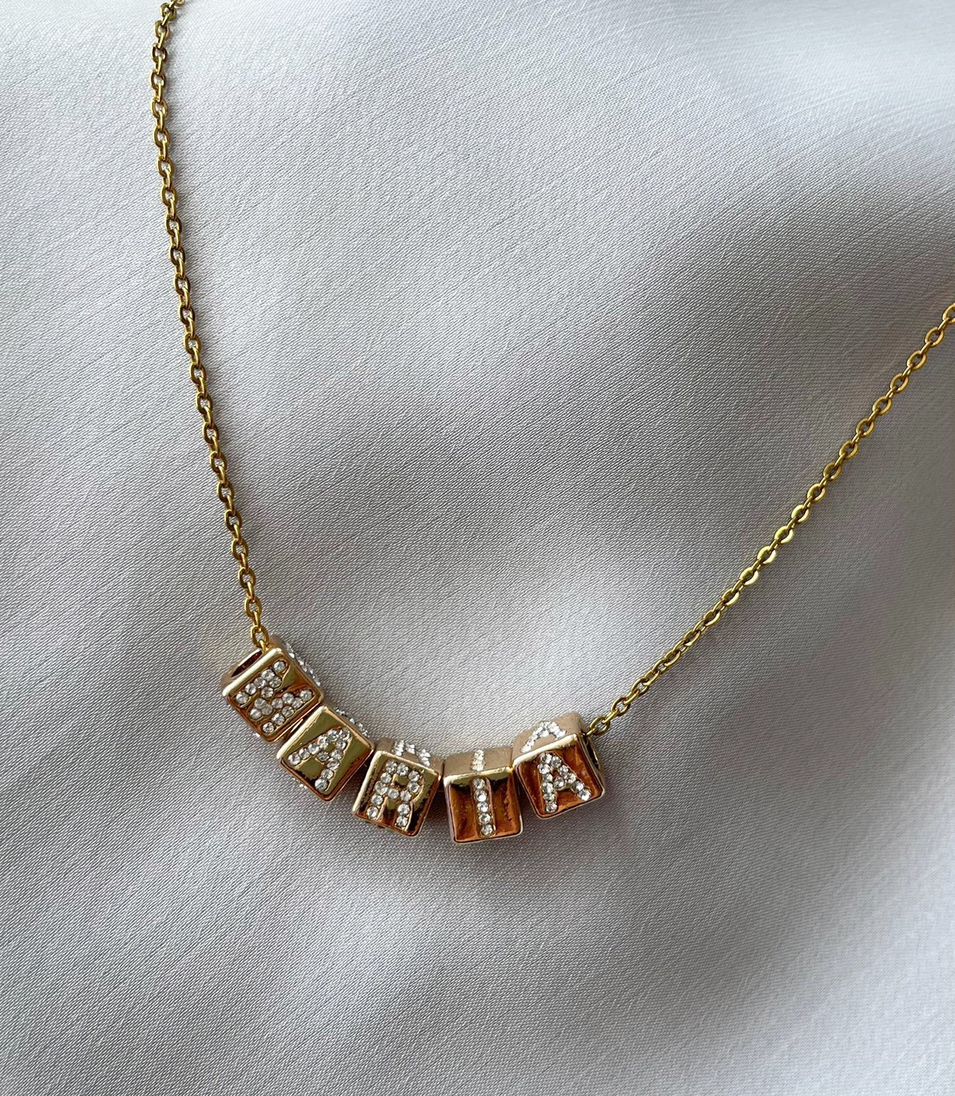 Collar personalizado cubo