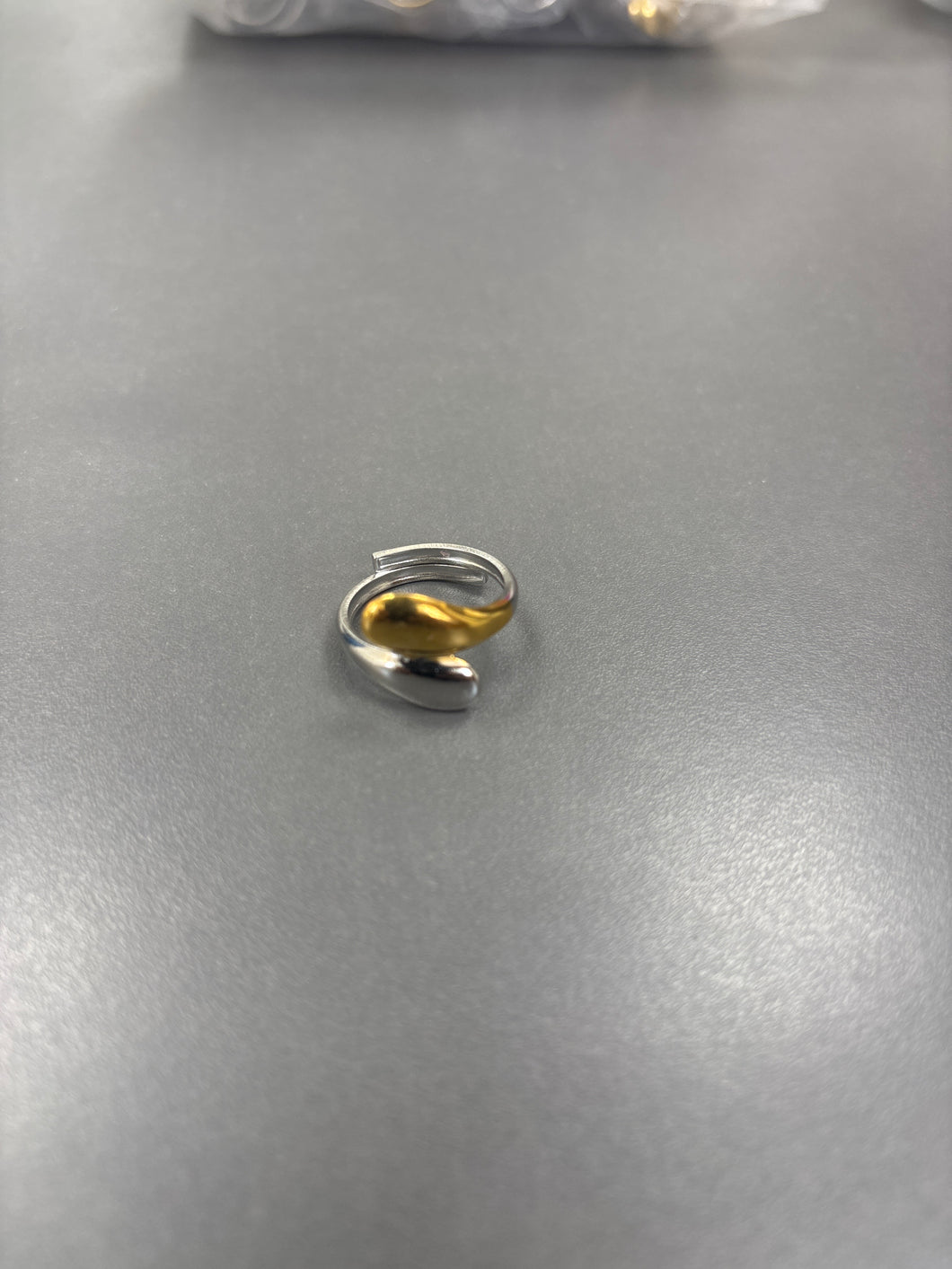 Anillo bicolor gotas pegadas #2