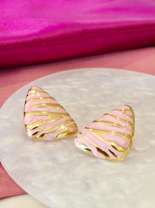 Aretes triangulo líneas horizontales