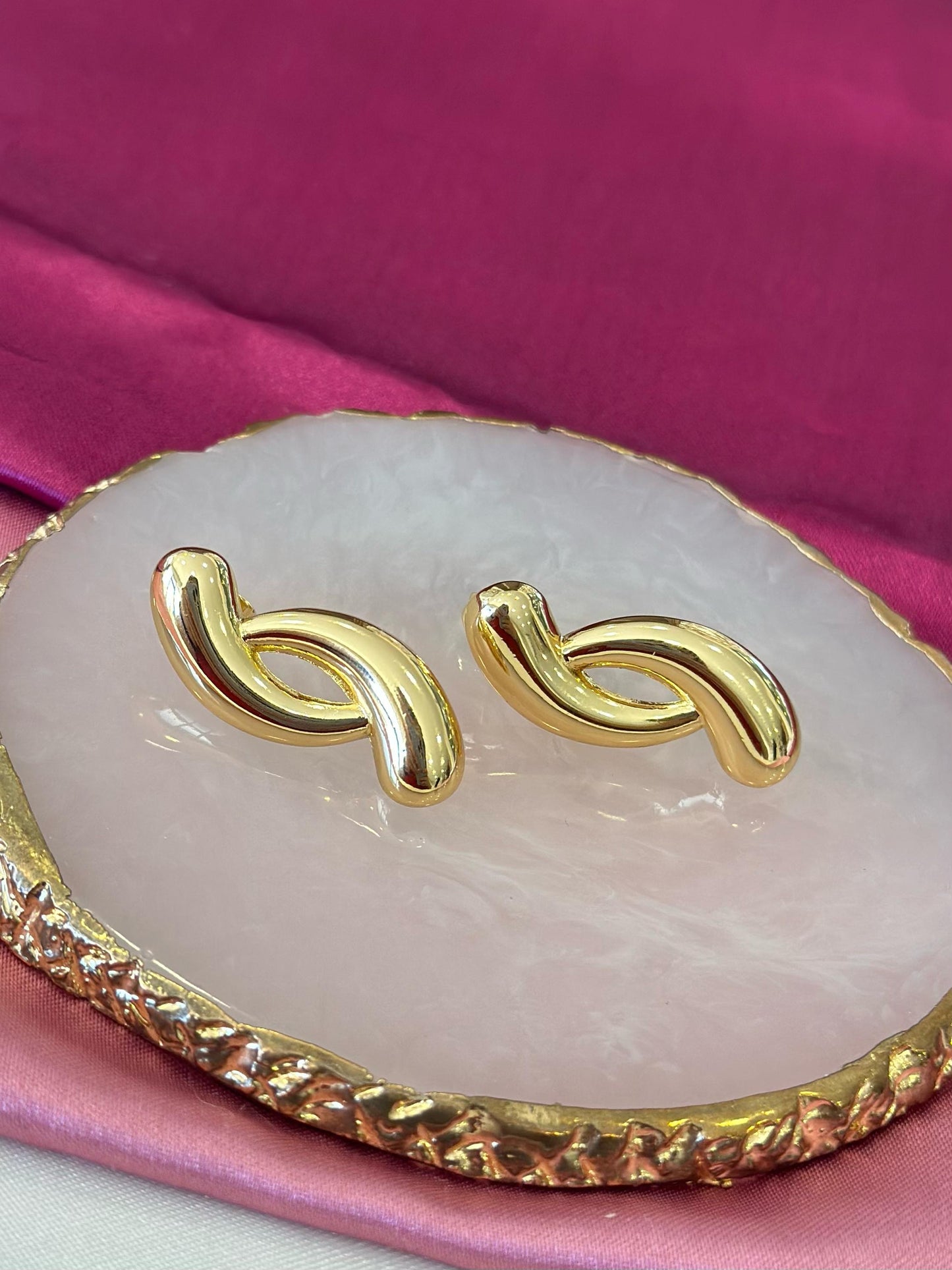 Aretes gotas encontradas doradas #A23