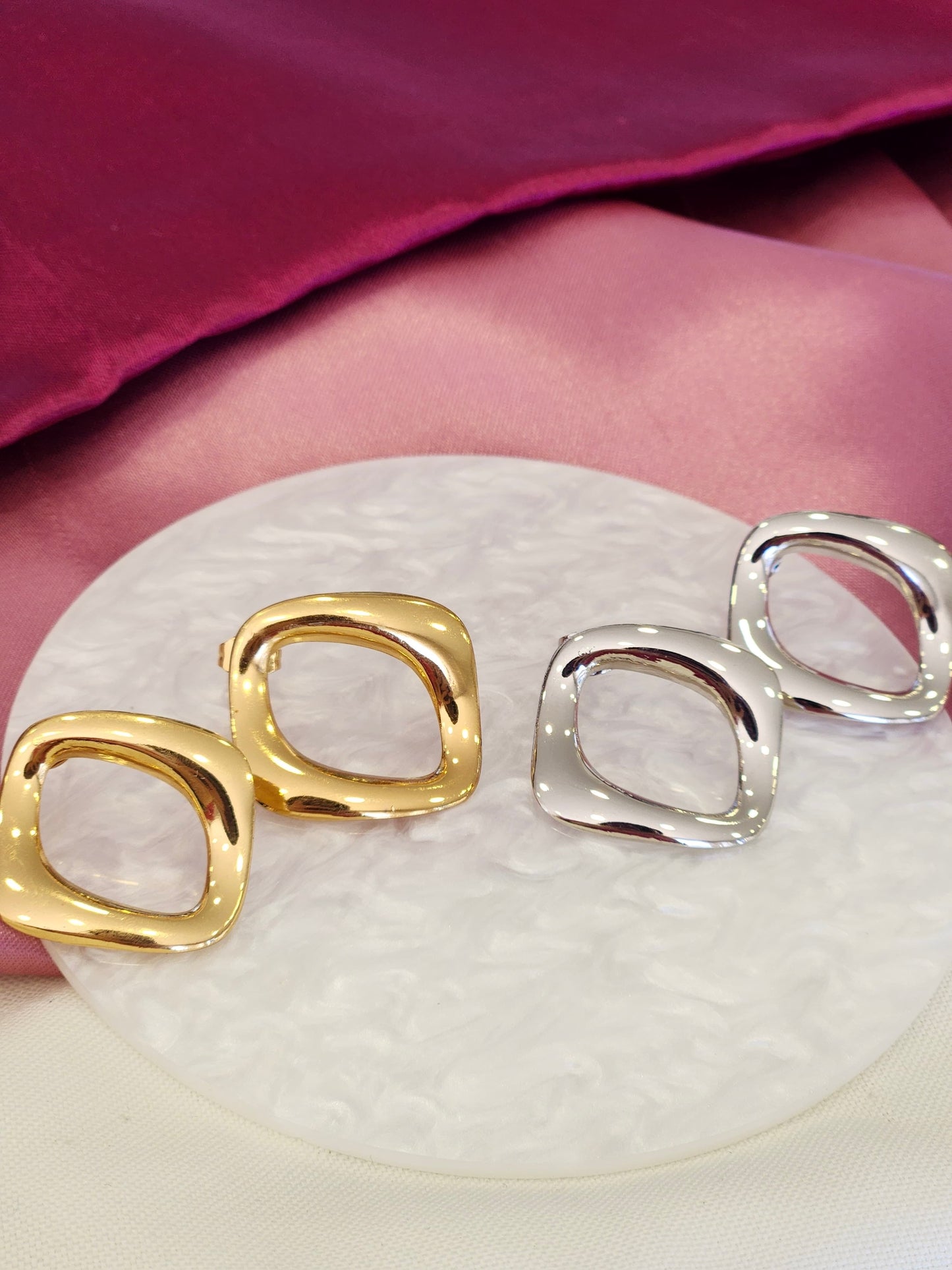 Aretes contorno rombo hueco
