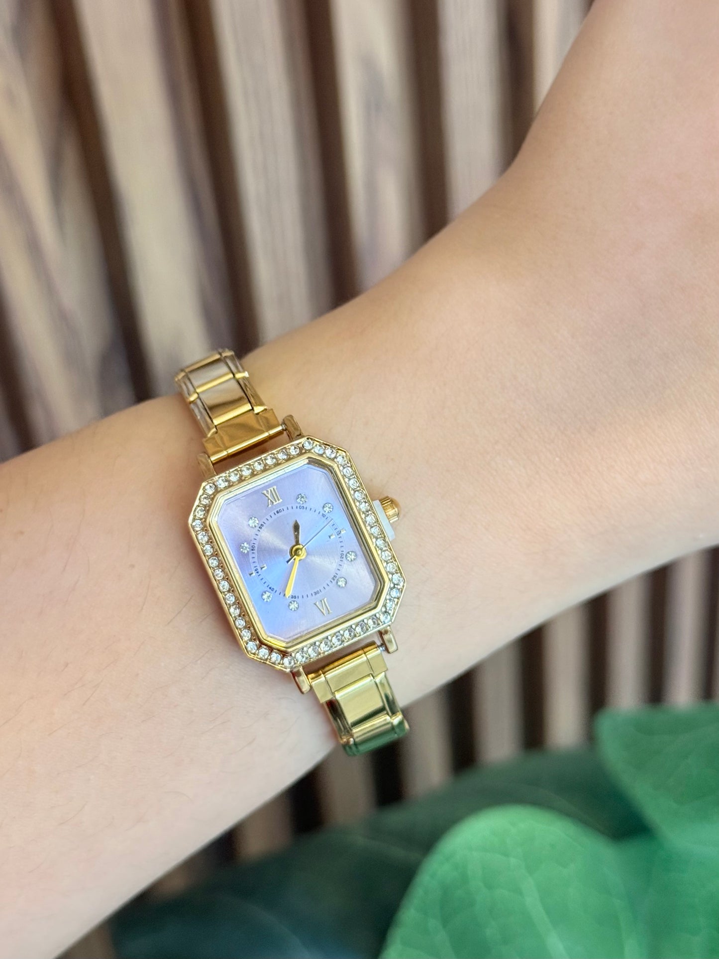 Reloj dorado lila contorno zirconia romanos K93