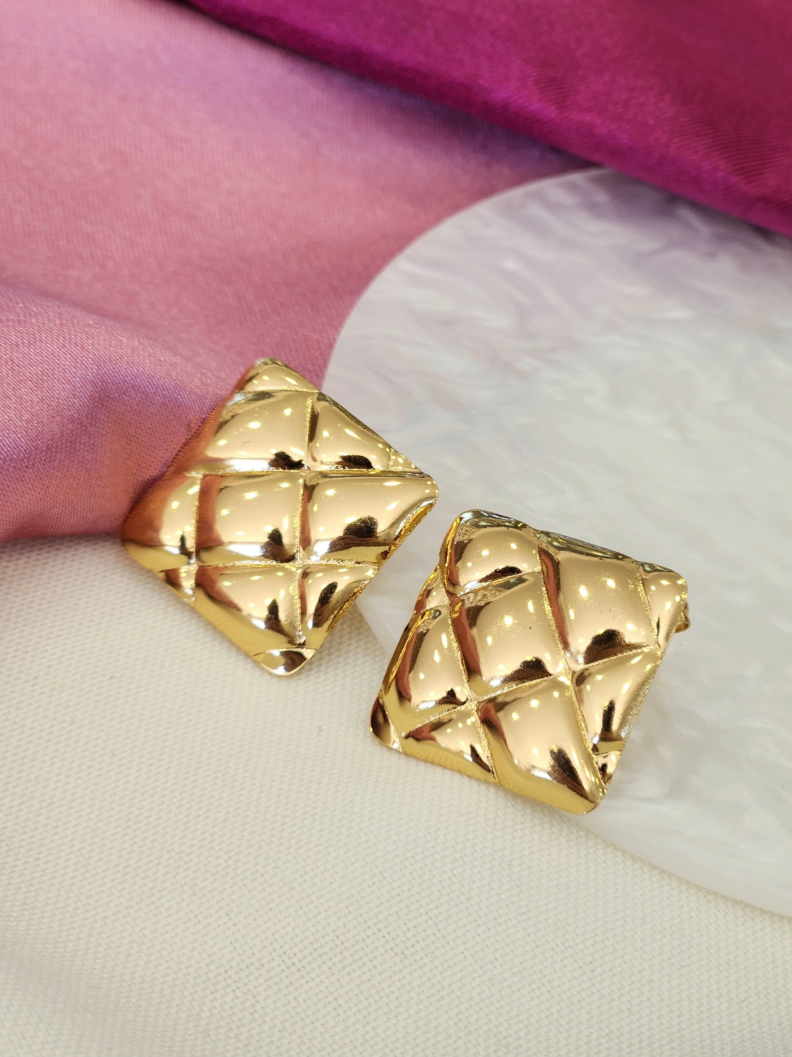 Aretes cuadrado inflado espacios K30