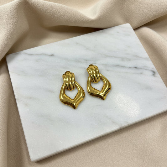 Aretes enlace dorado #G42