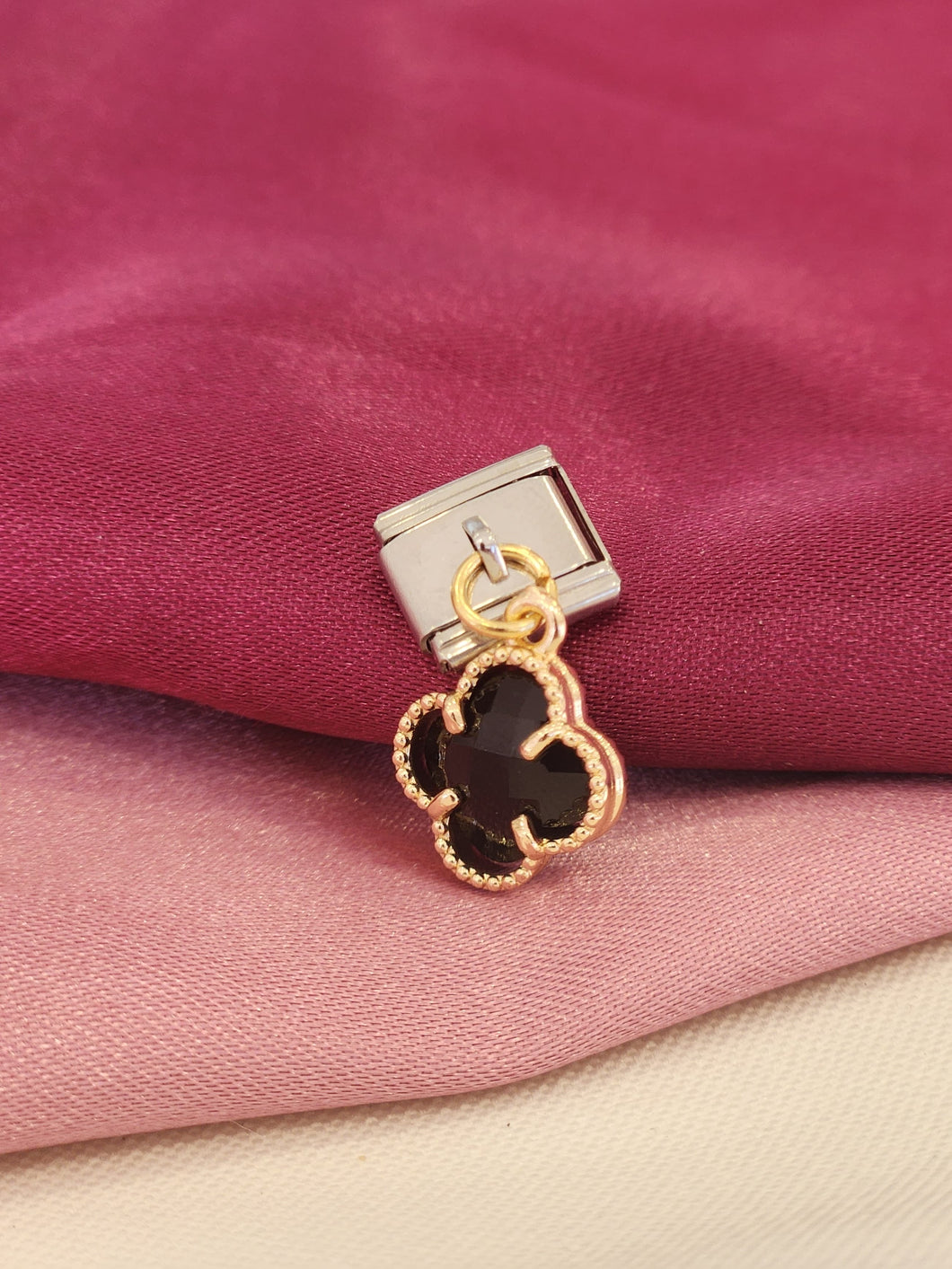 Charm trebol negro colgante #14