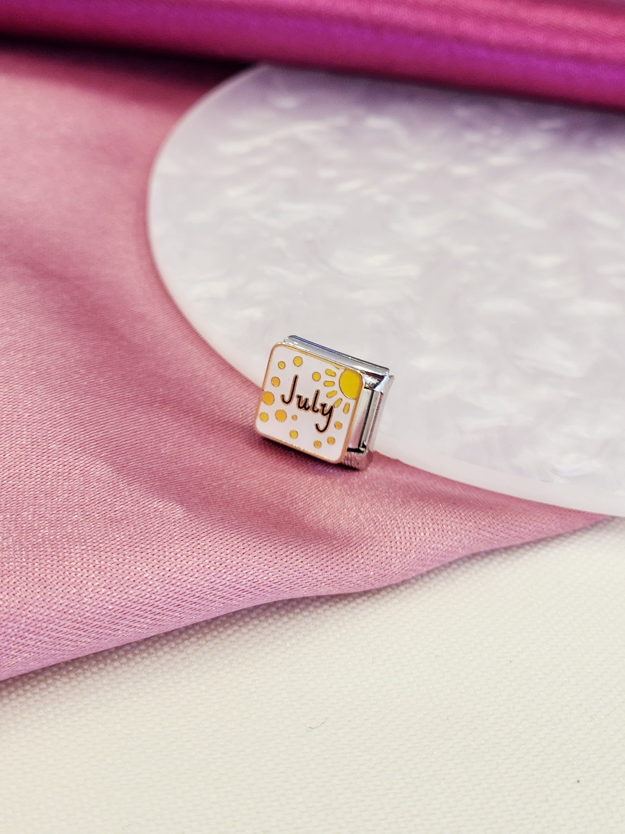 Charm julio