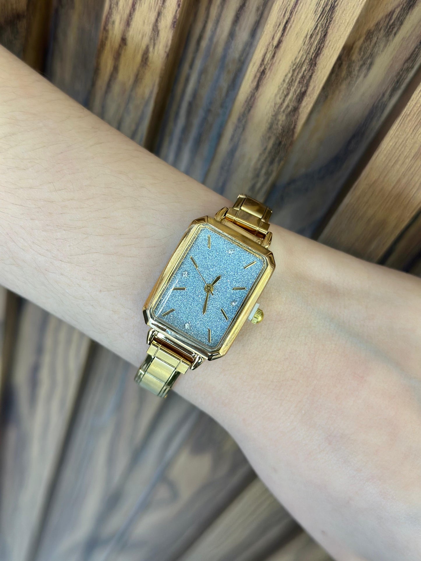 Reloj dorado rectangular azul brillos #F4