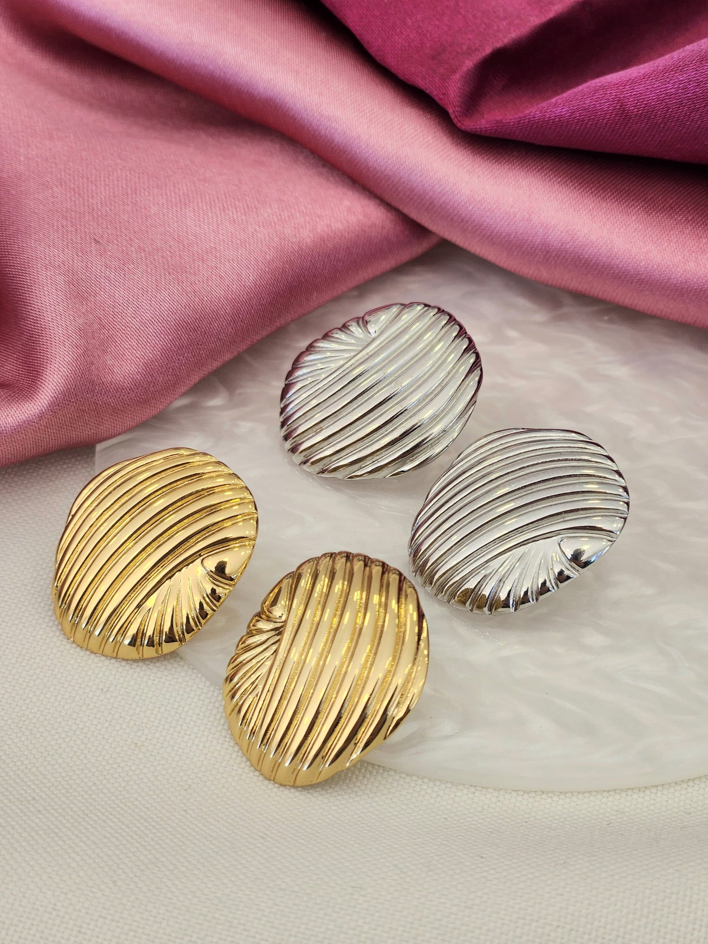 Aretes boton ovalado rayas #78