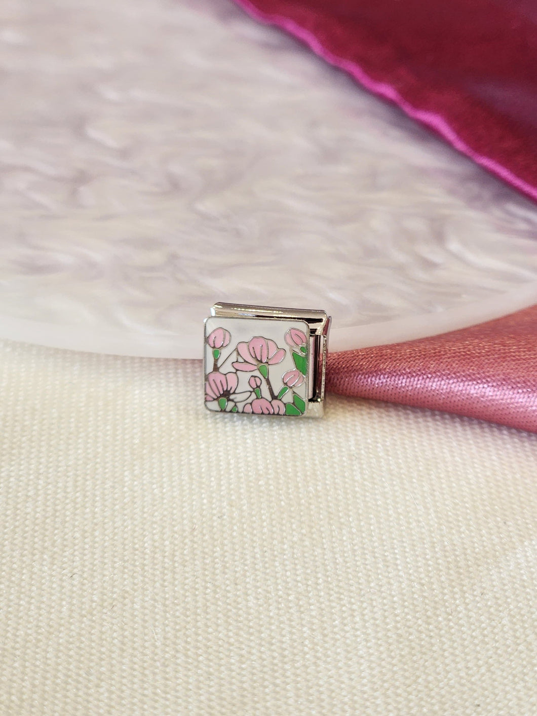 Charm flores rosas blanco