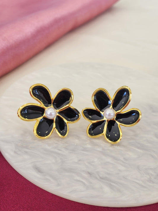 Aretes flor 5 petalos perla centro resina negro #K48