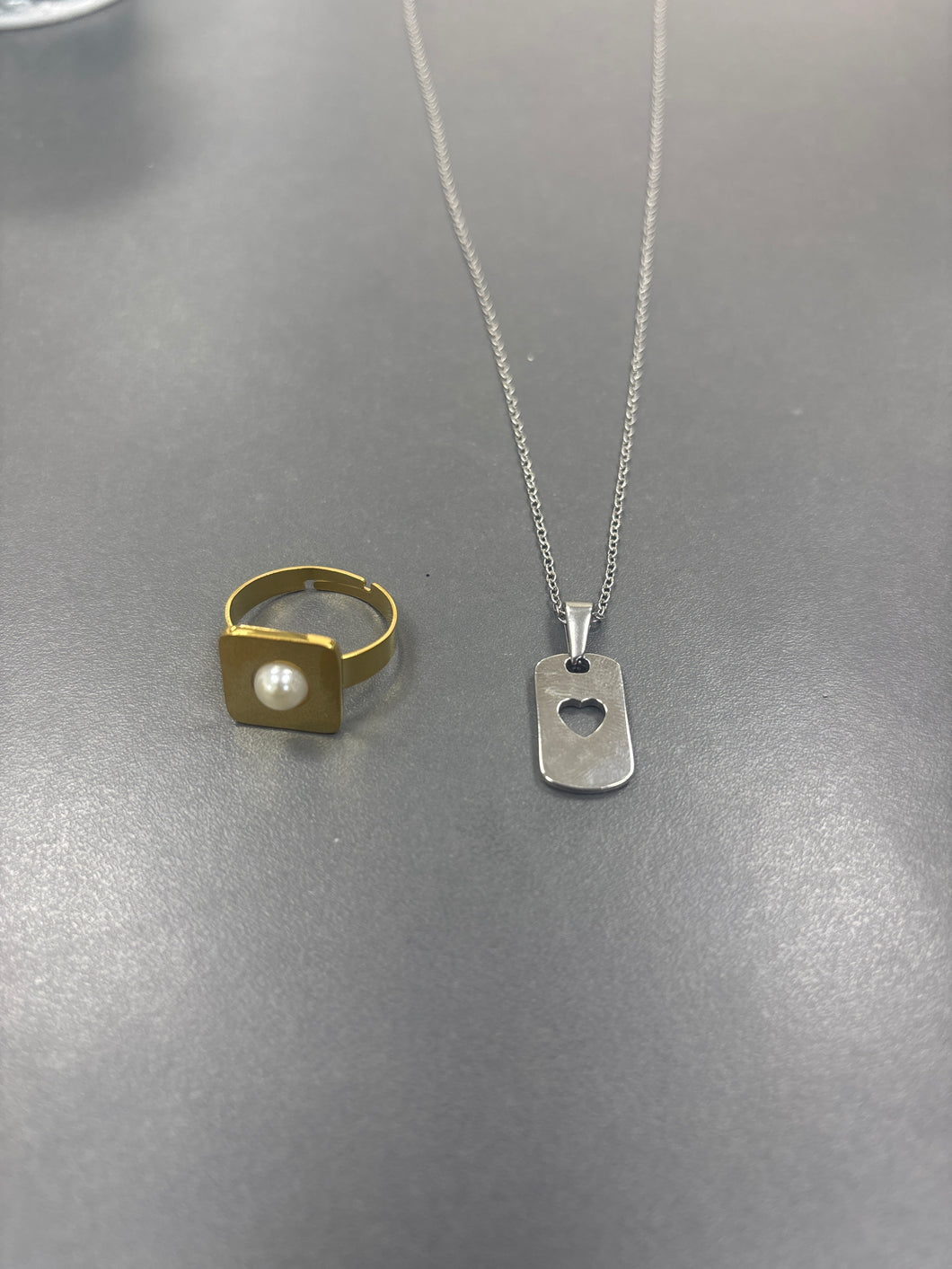 Collar y anillo