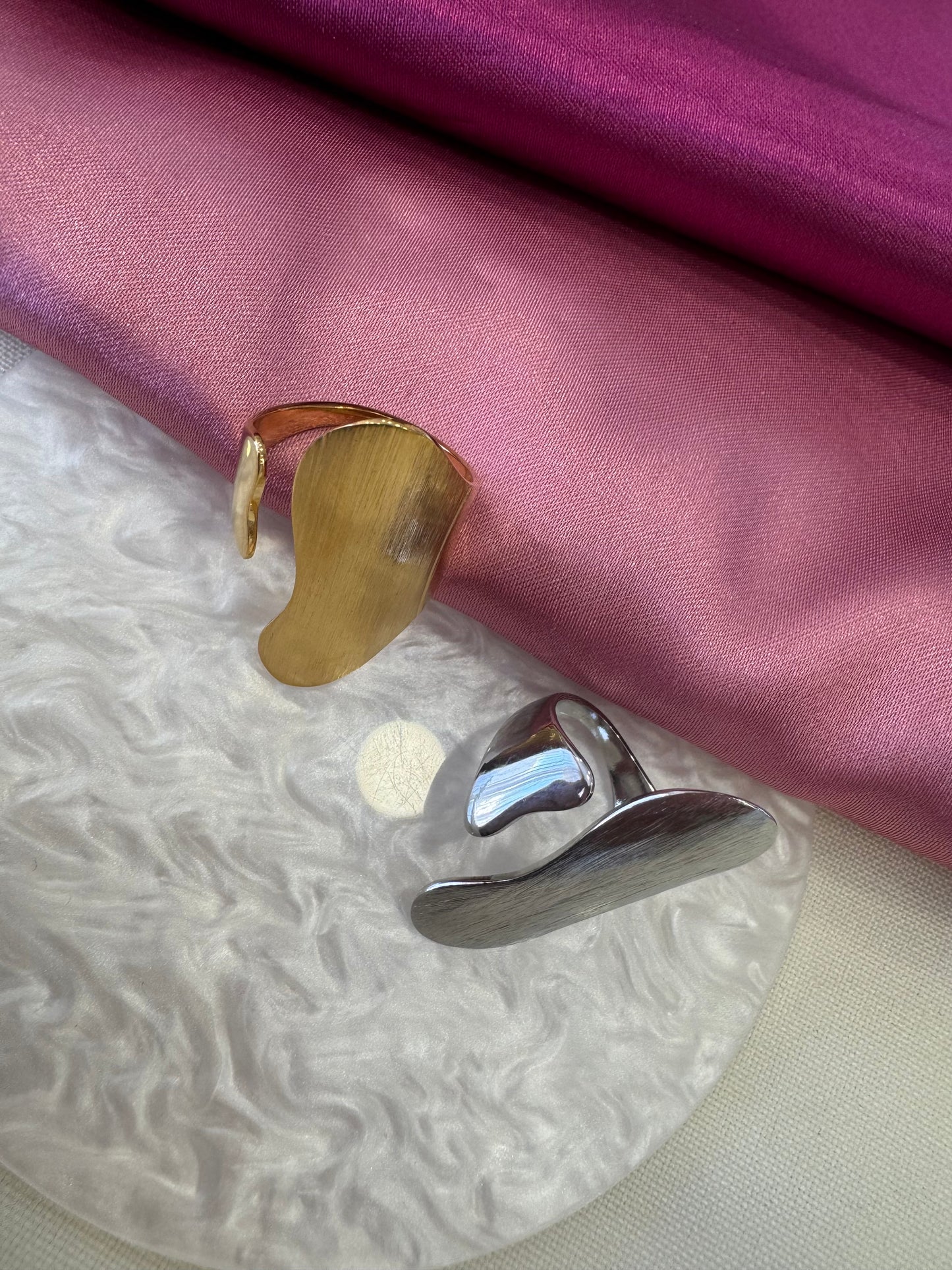 Anillo asimetrico texturas #K64