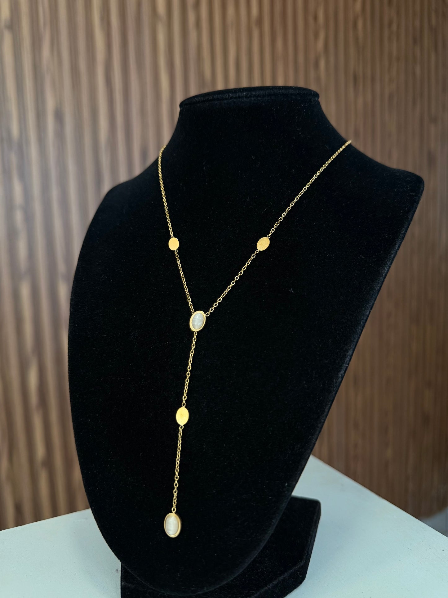 Collar colgante ovalado madre perla #E32