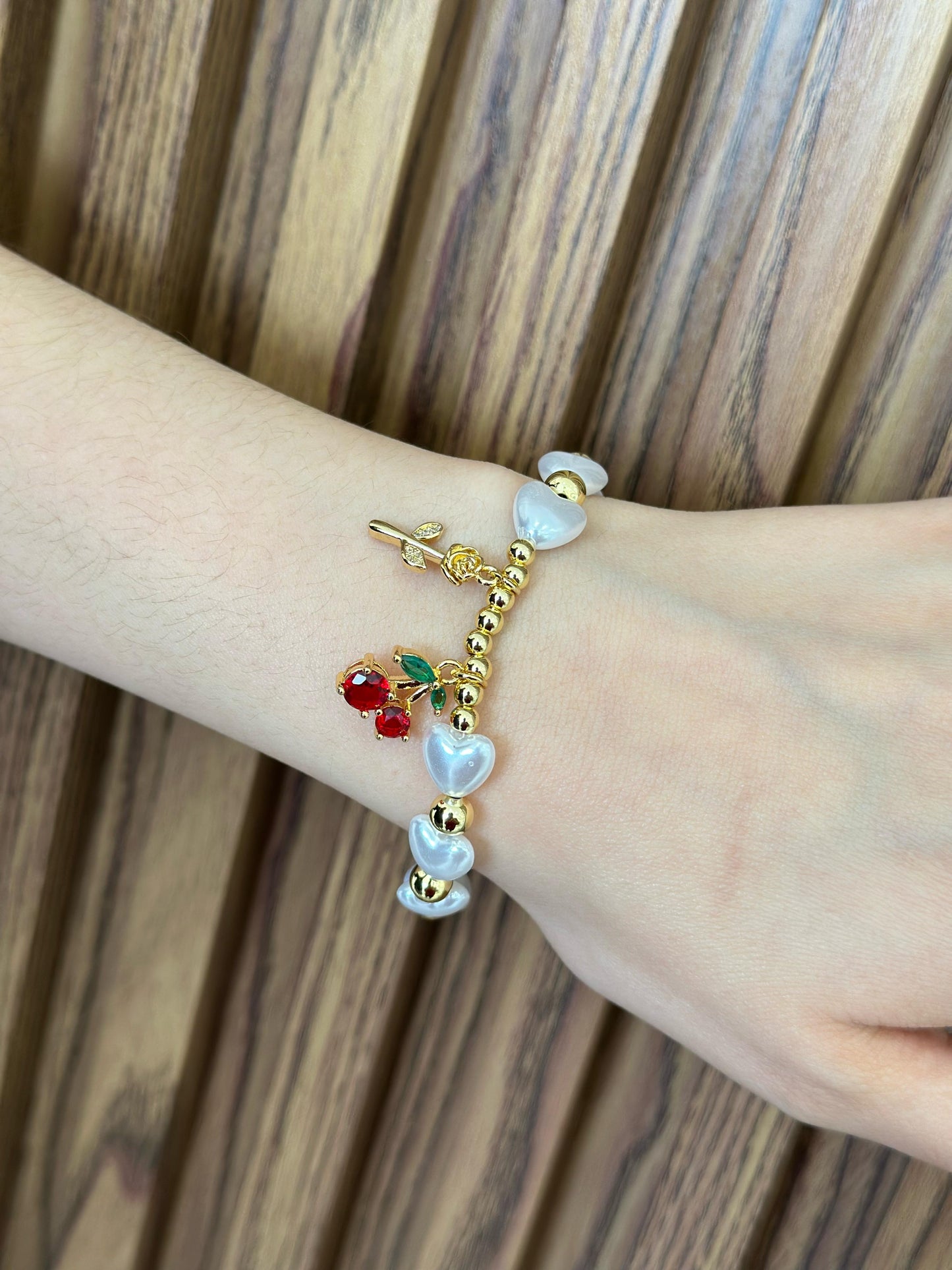 Pulsera cereza flor y corazones #C198