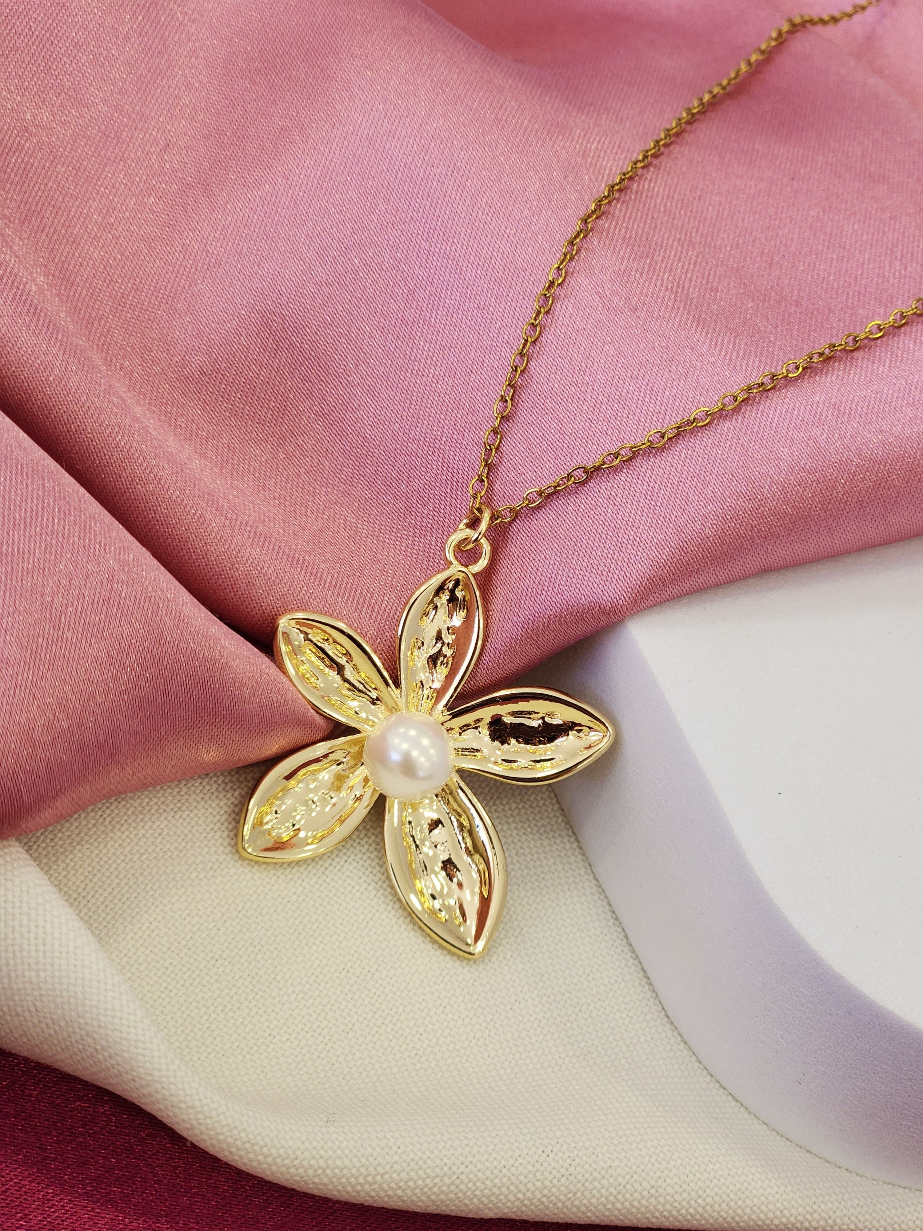 Collar flor perla #C108