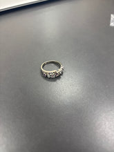Cargar imagen en el visor de la galería, Anillo plateado colores talla 7
