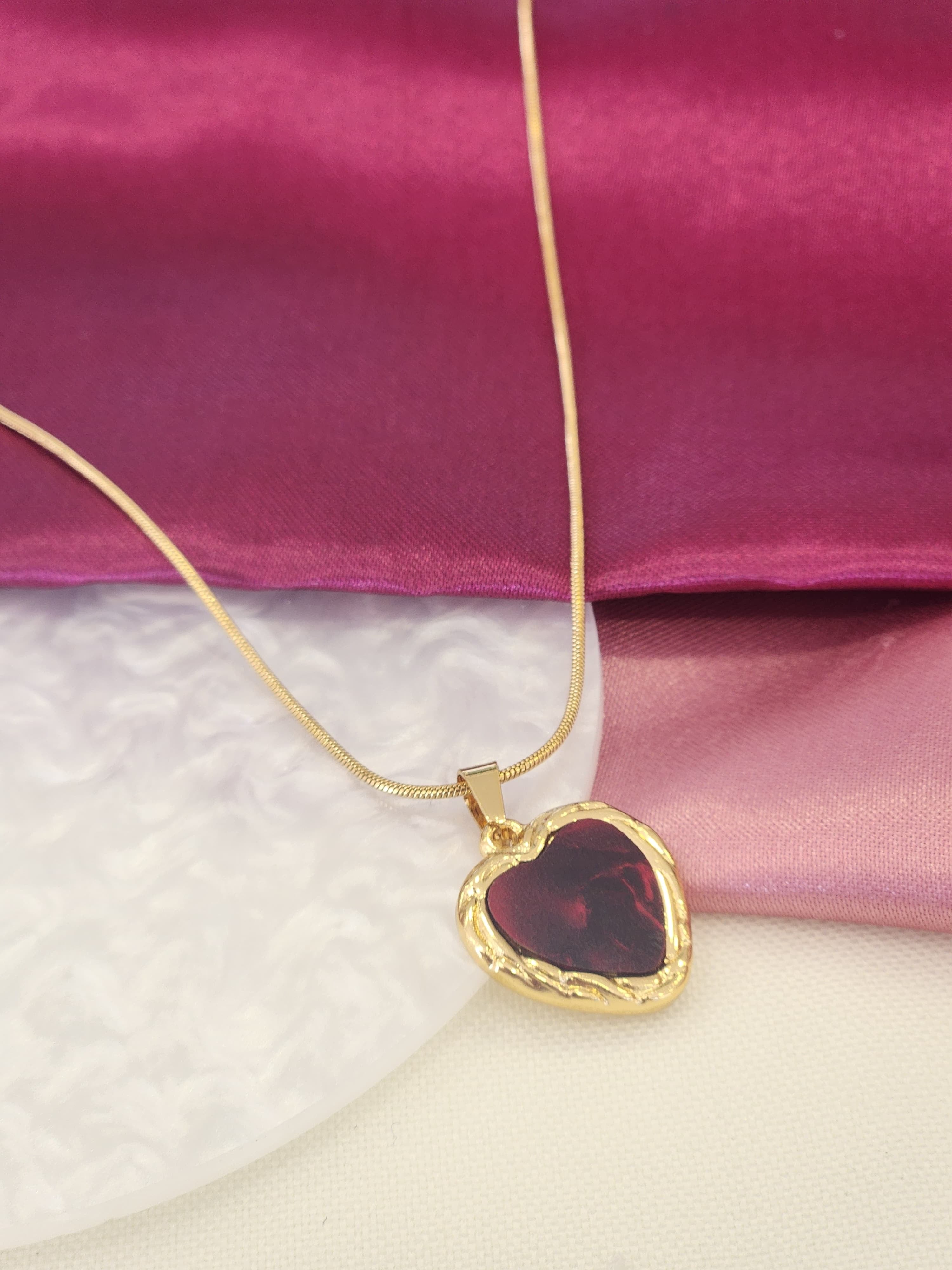 Collar corazon rojo difuminado