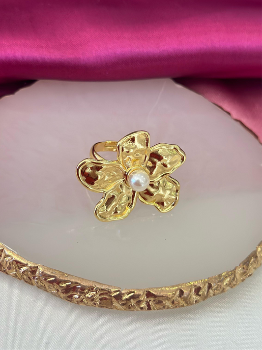 Anillo perla chica petalos largos #232
