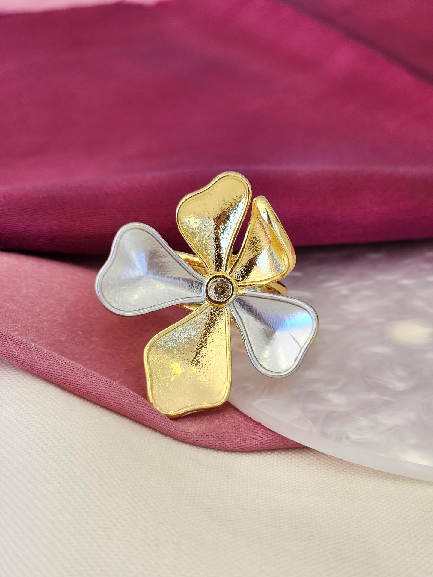 Anillo flor irregular bicolor punto zirconia #F22