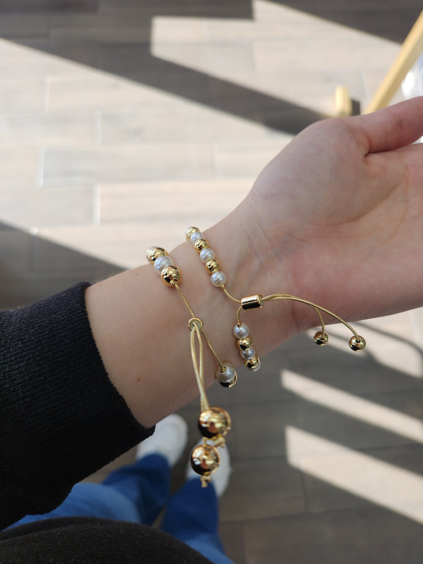 Pulsera bolitas doradas con perlas