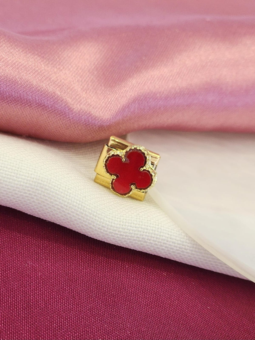 Trebol rojo Dorado Charm #4 #8