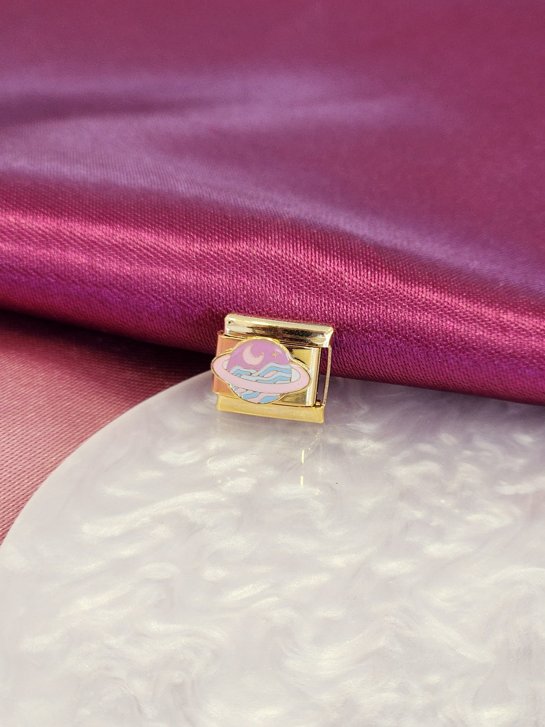 Charm planeta pastel dorado # 9