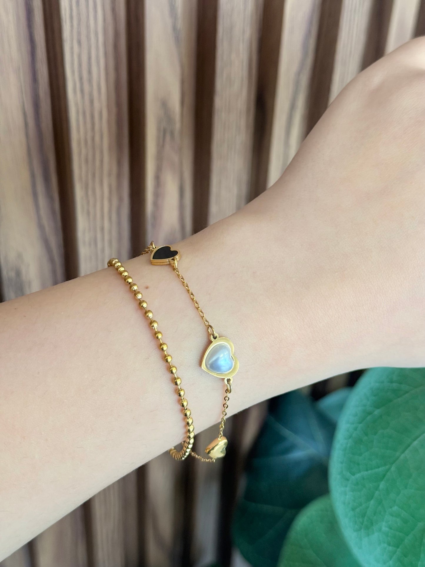 Pulsera doble bolitas corazones perla negro #K34