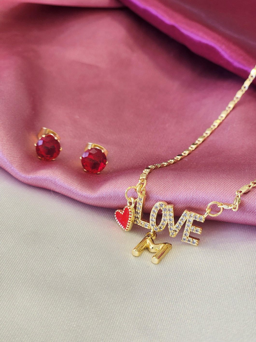 Set de collar y aretes love m con corazon rojo #C204