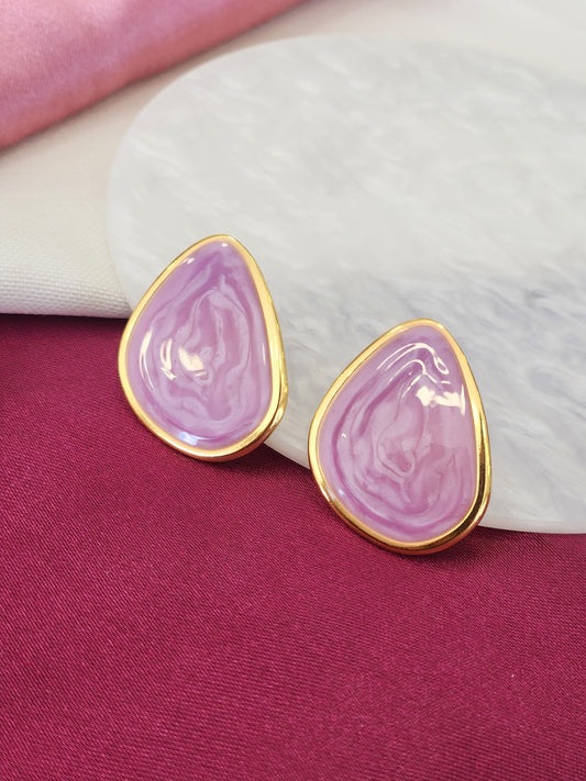 Aretes resina morada contorno dorado #J25