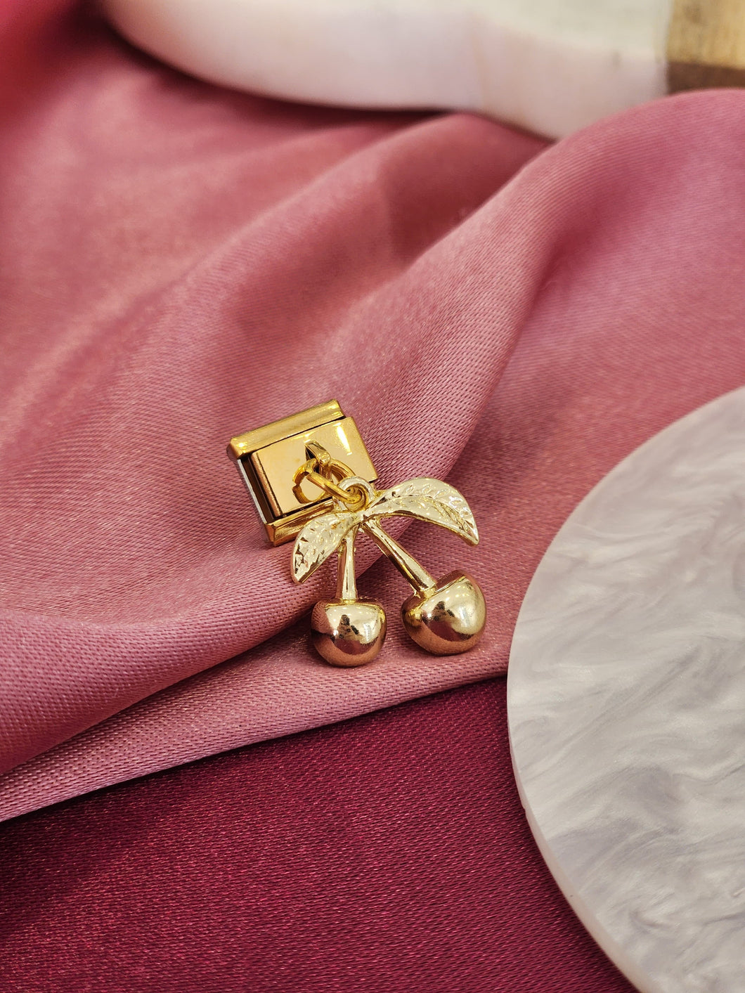 Charm cereza dorada colgante #9