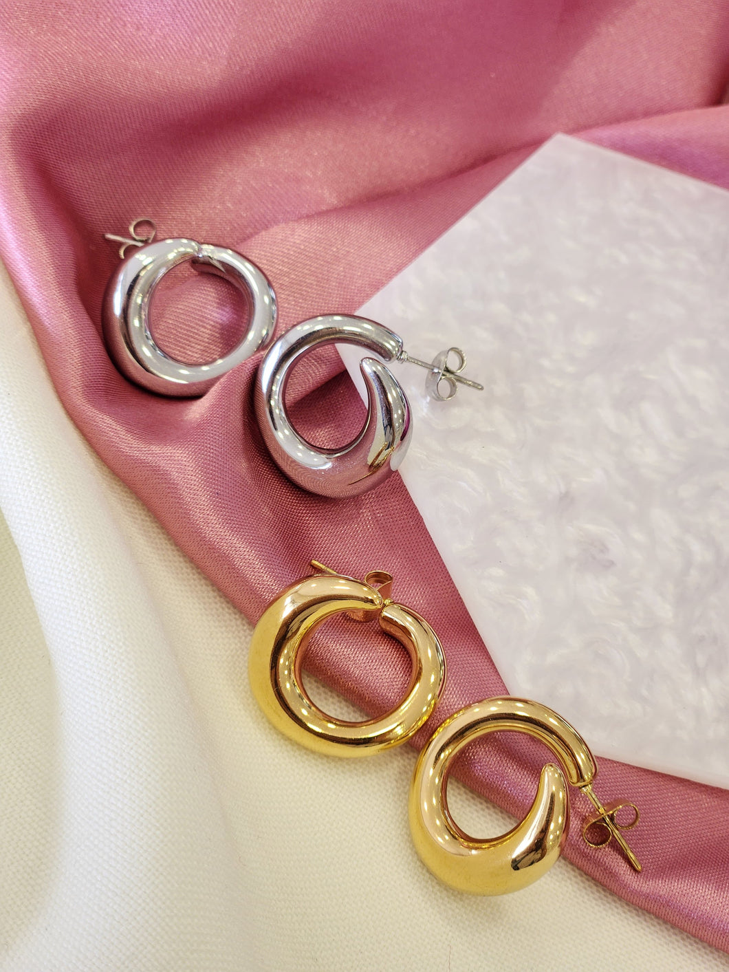 Aretes argolla curveada #B4.3