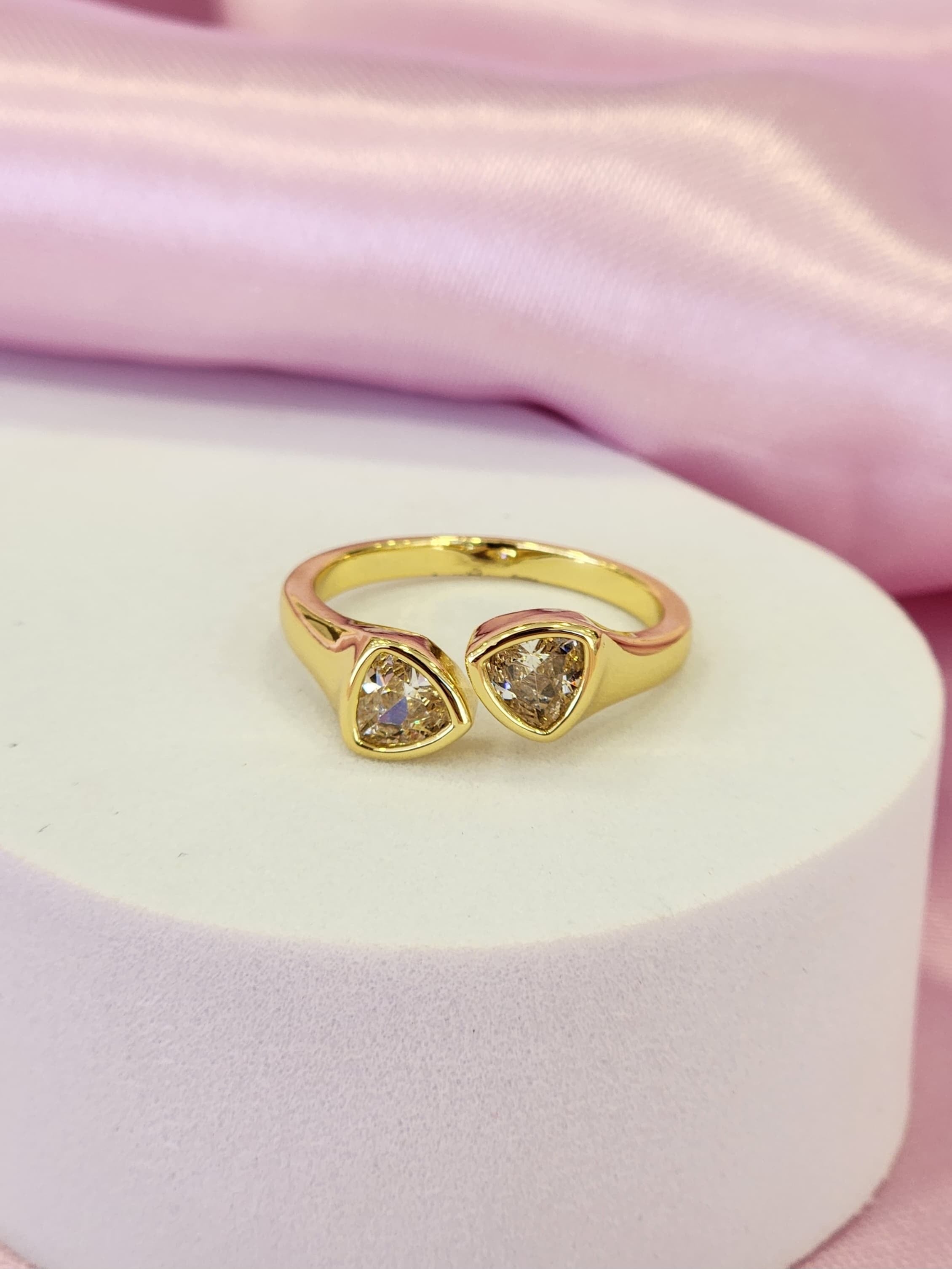 Anillo doble triangular