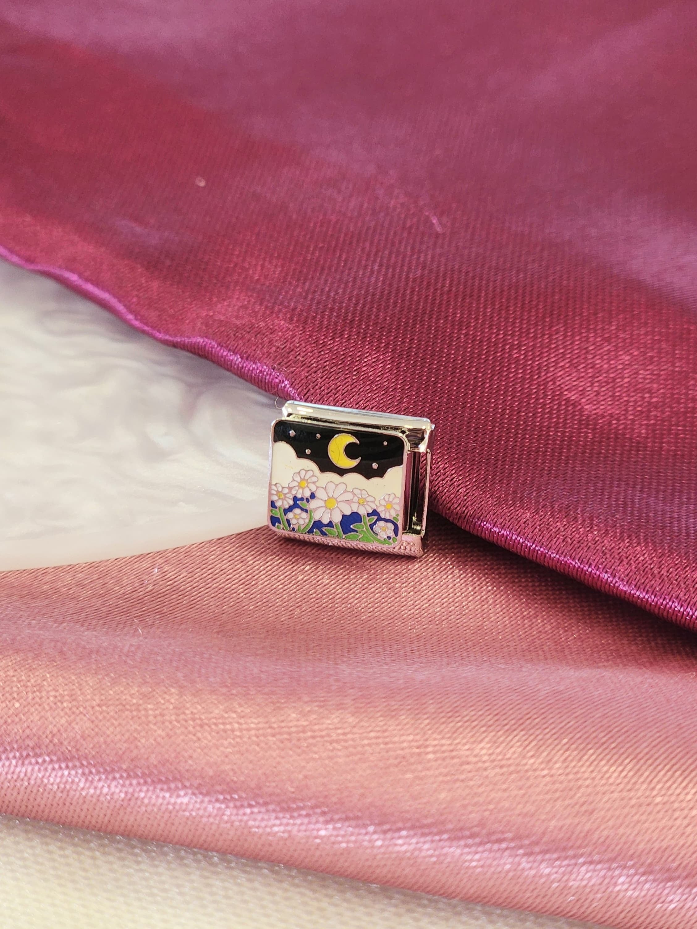 Charm luna margarita nubes