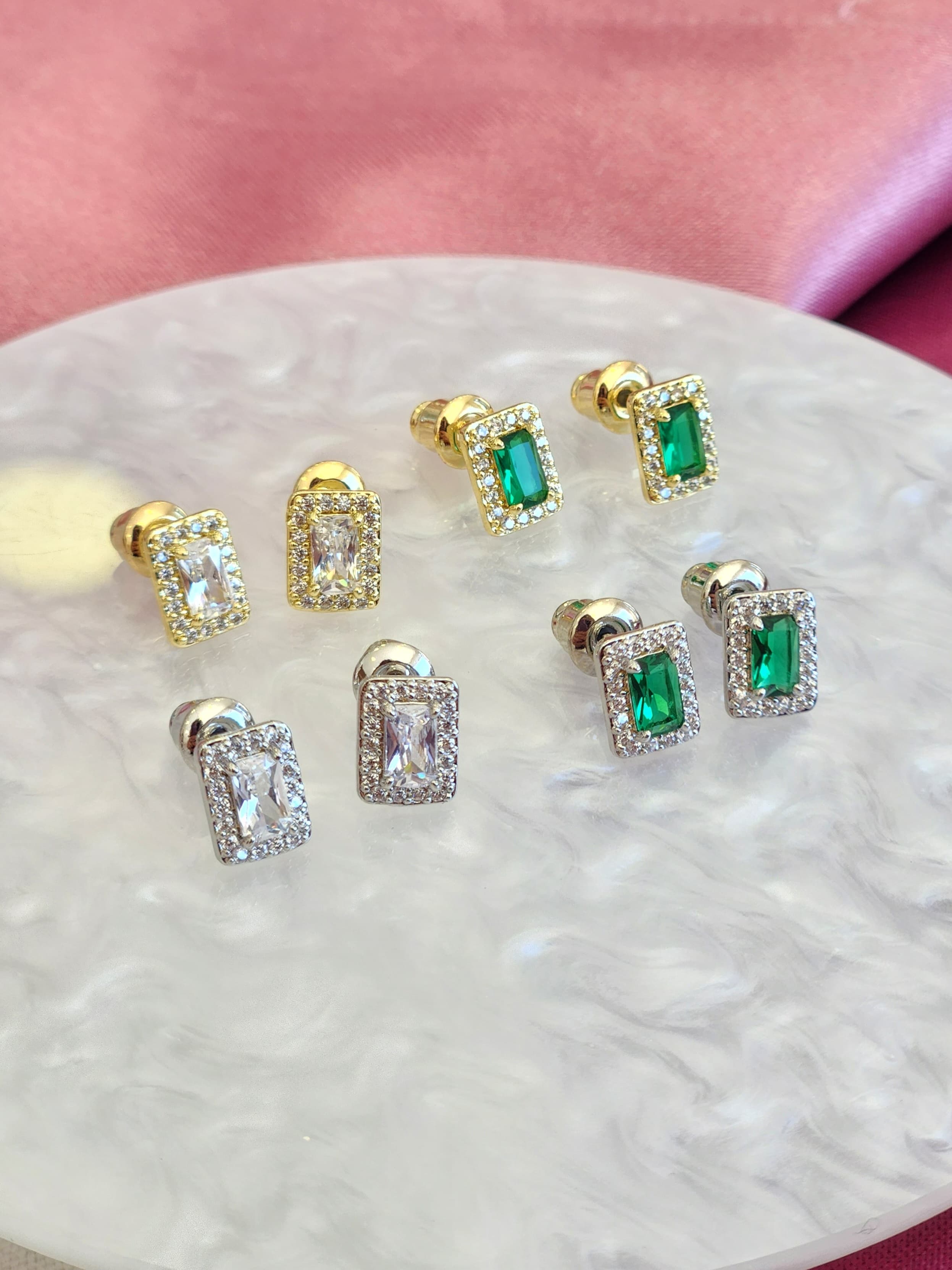 Aretes rectangular zirconia alrededor