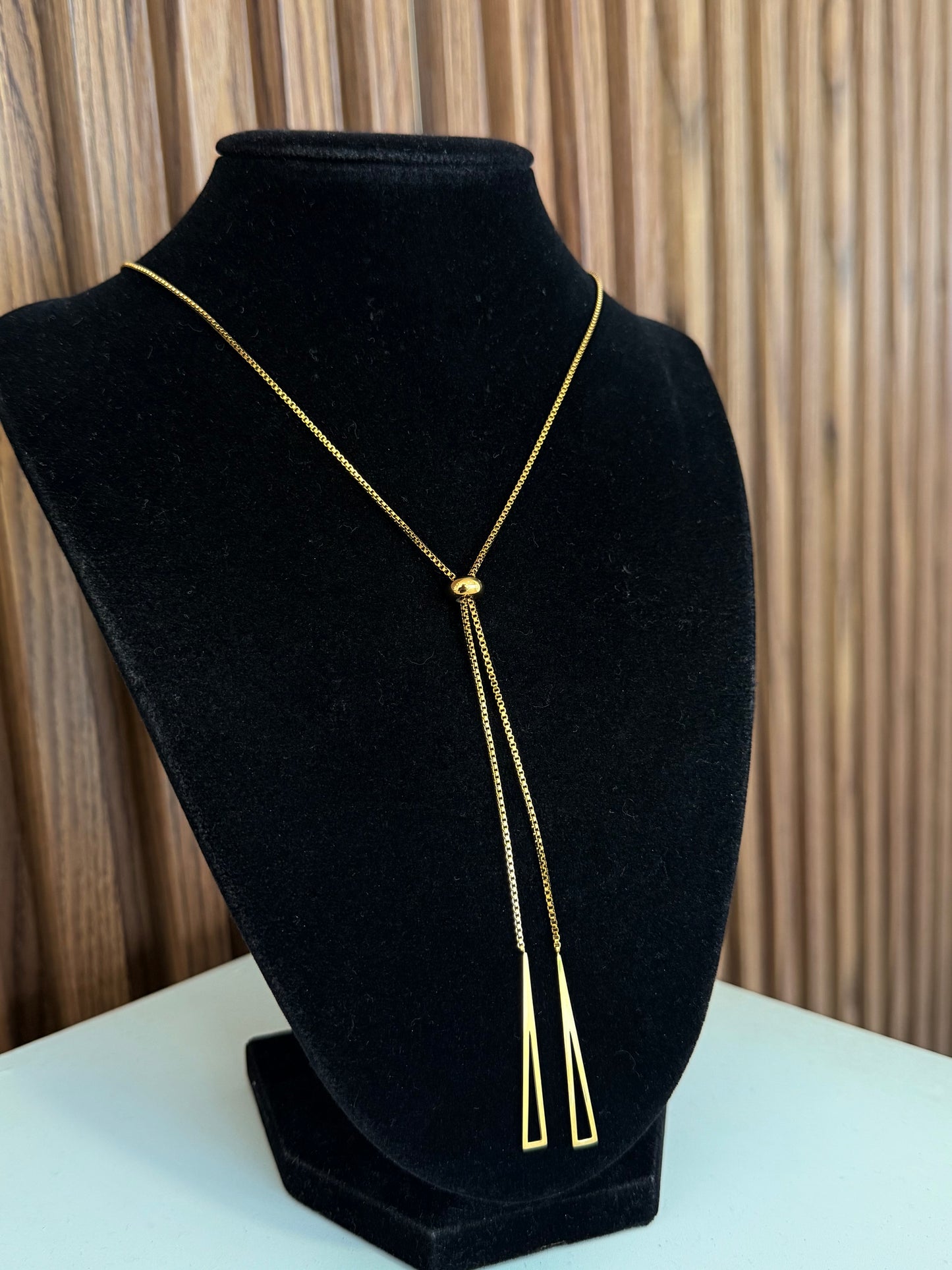 Collar corbatin triangulos alargados