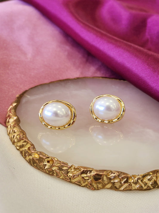 Aretes perla ovalada sencilla #G15
