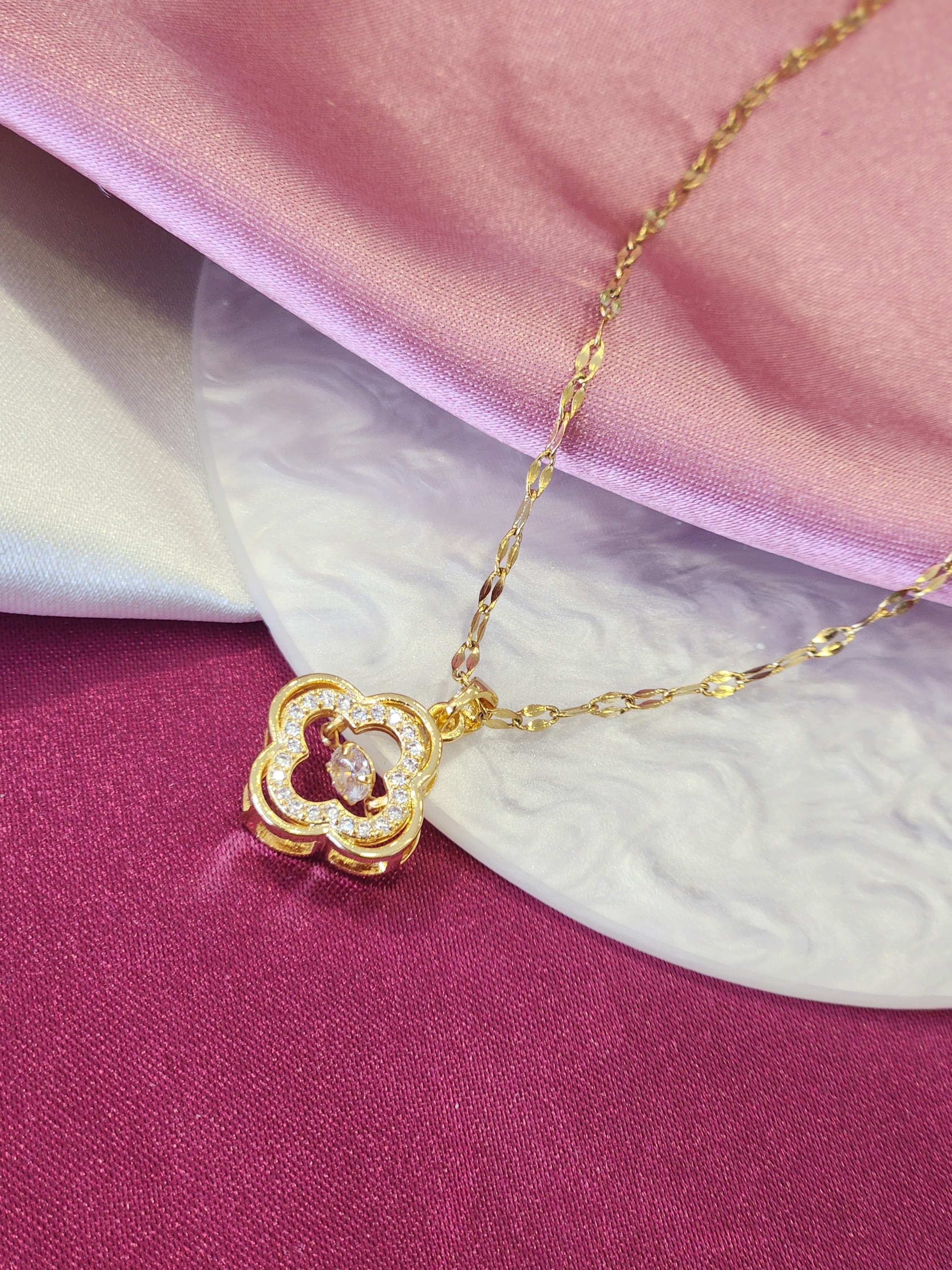 Collar trebol zirconia punto #C124.1