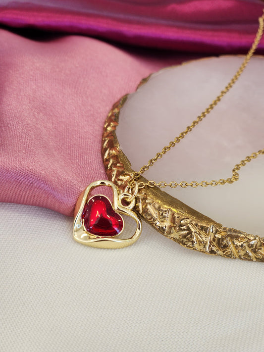 Collar corazon centro rojo # C207