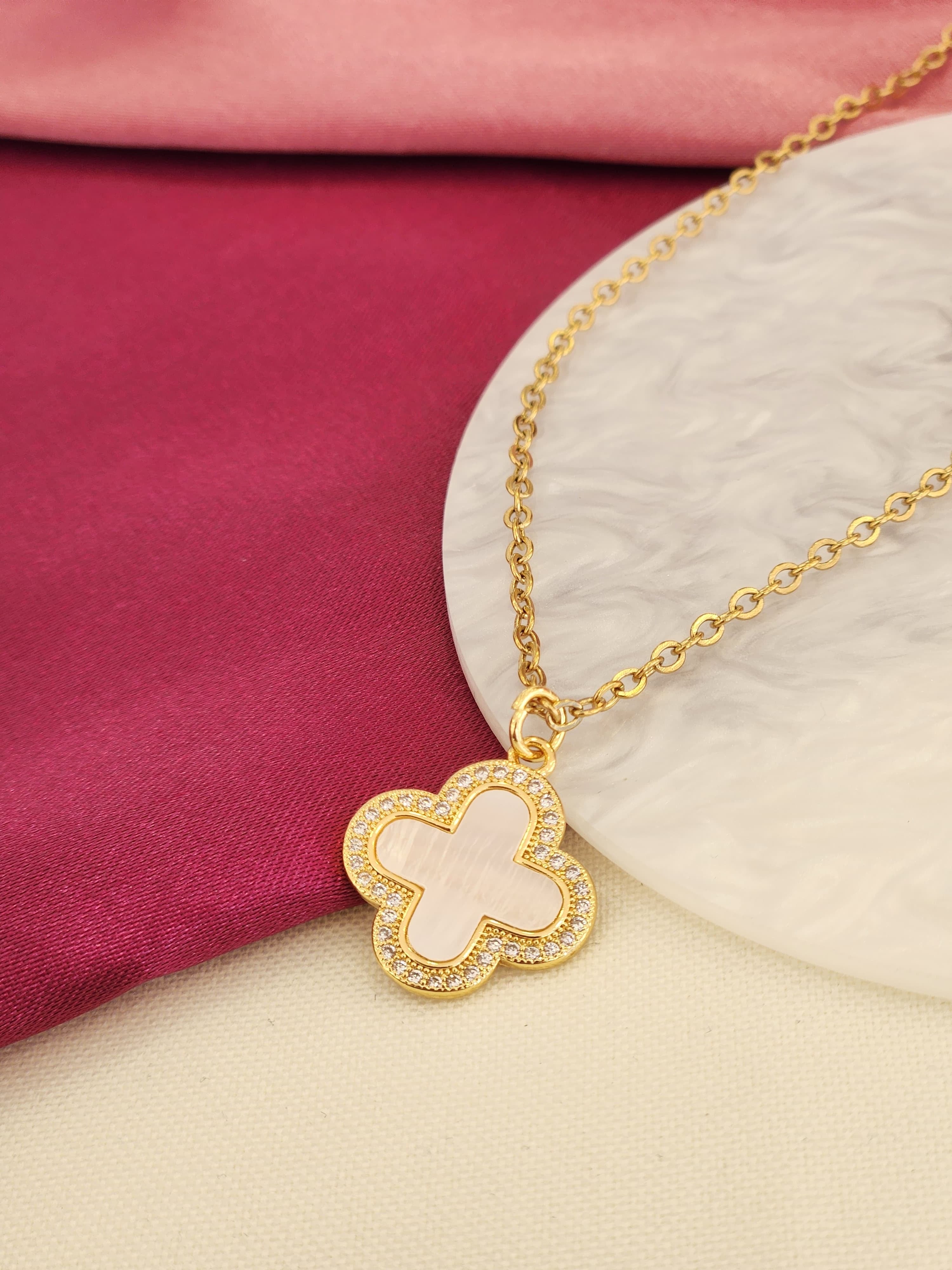 Collar trebol zirconia #YY