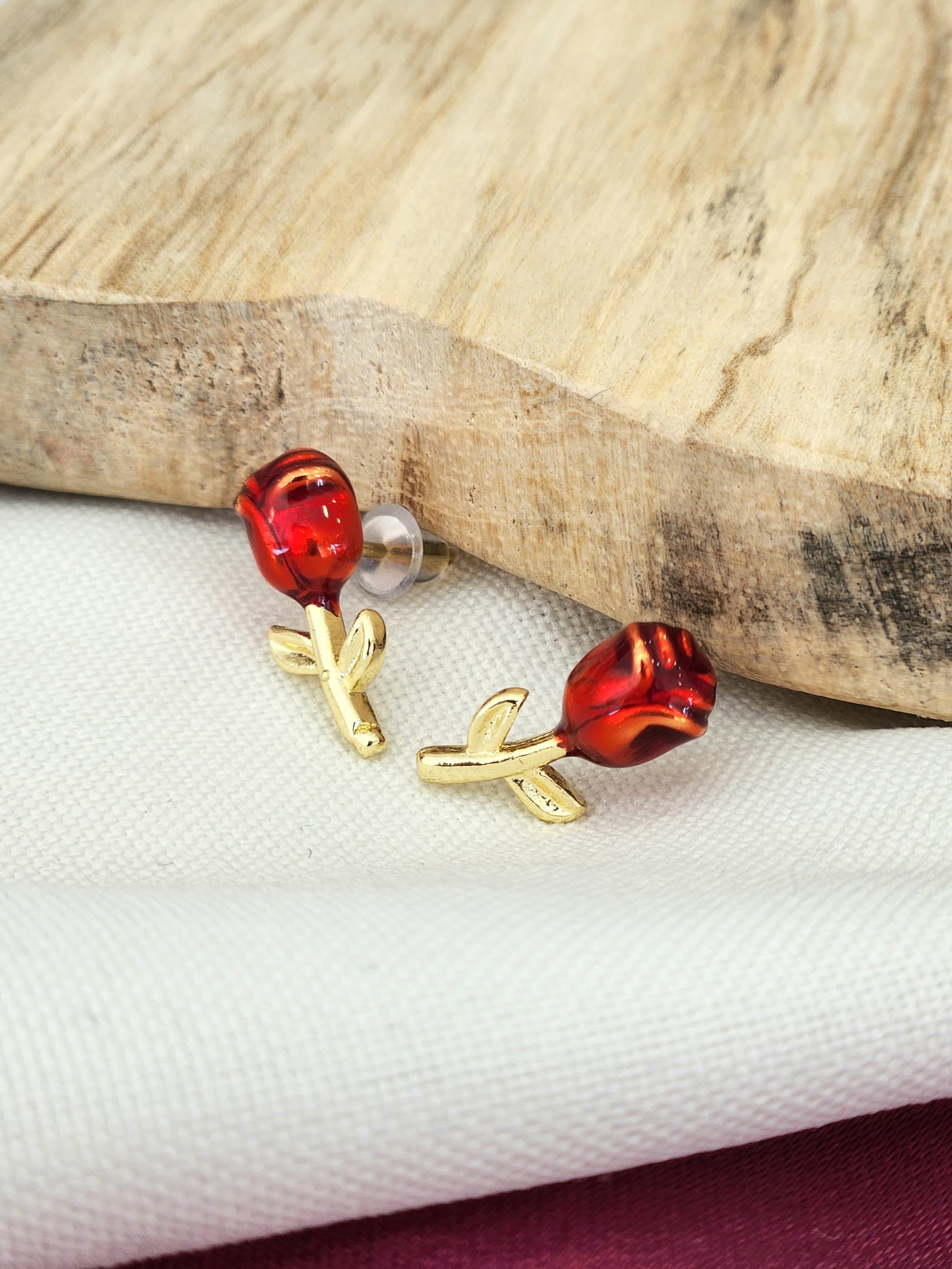 Aretes rosas rojas con tallo #81