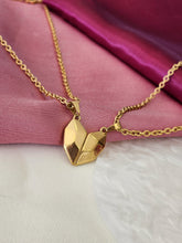 Cargar imagen en el visor de la galería, Collares corazon geometricos iman #K19

