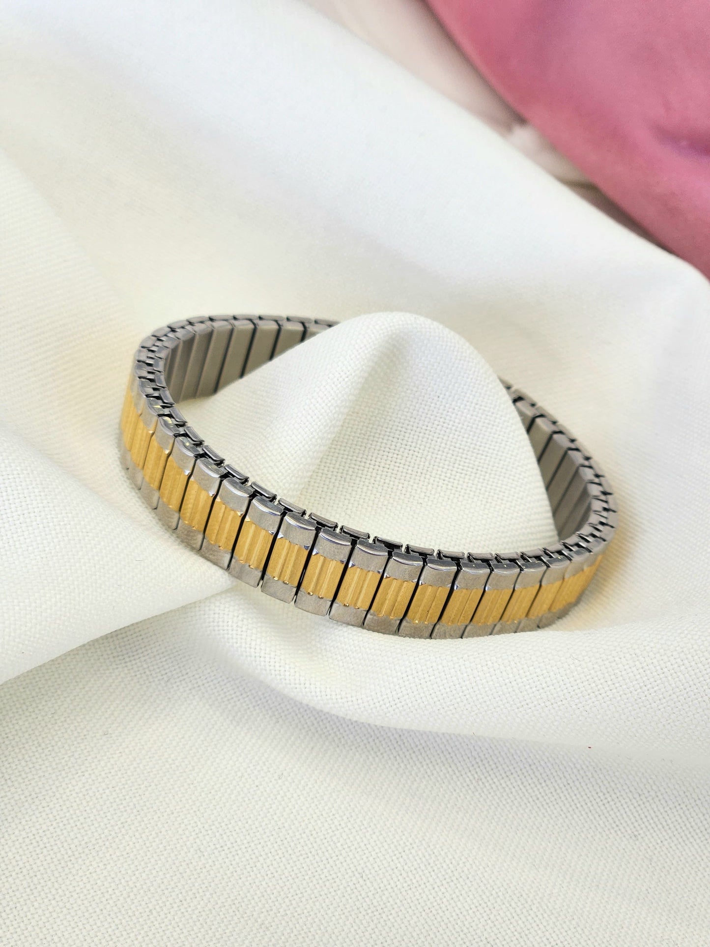 Pulsera bicolor linea dorada #E24