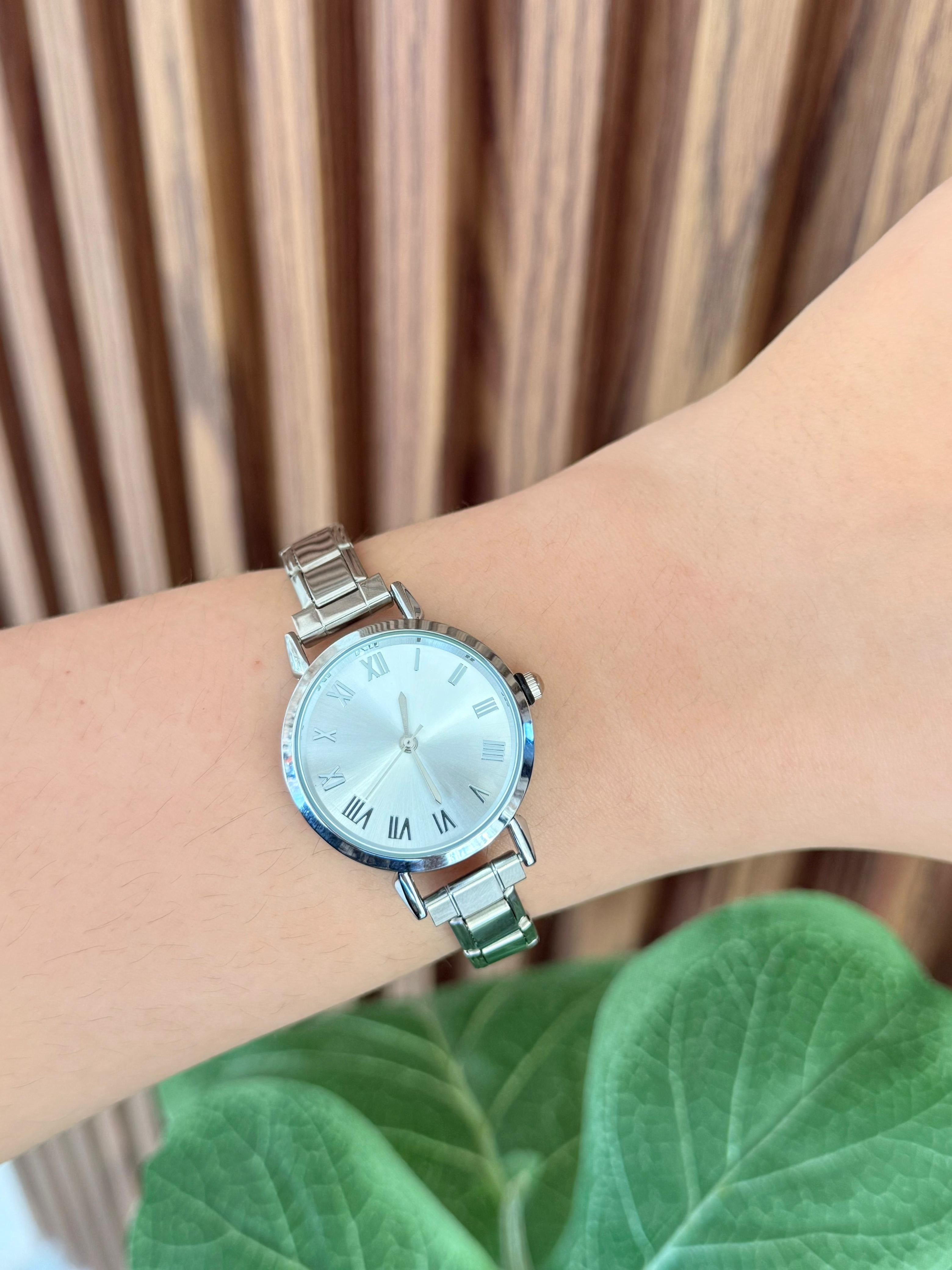 Reloj plateado romanos claro #F16.2