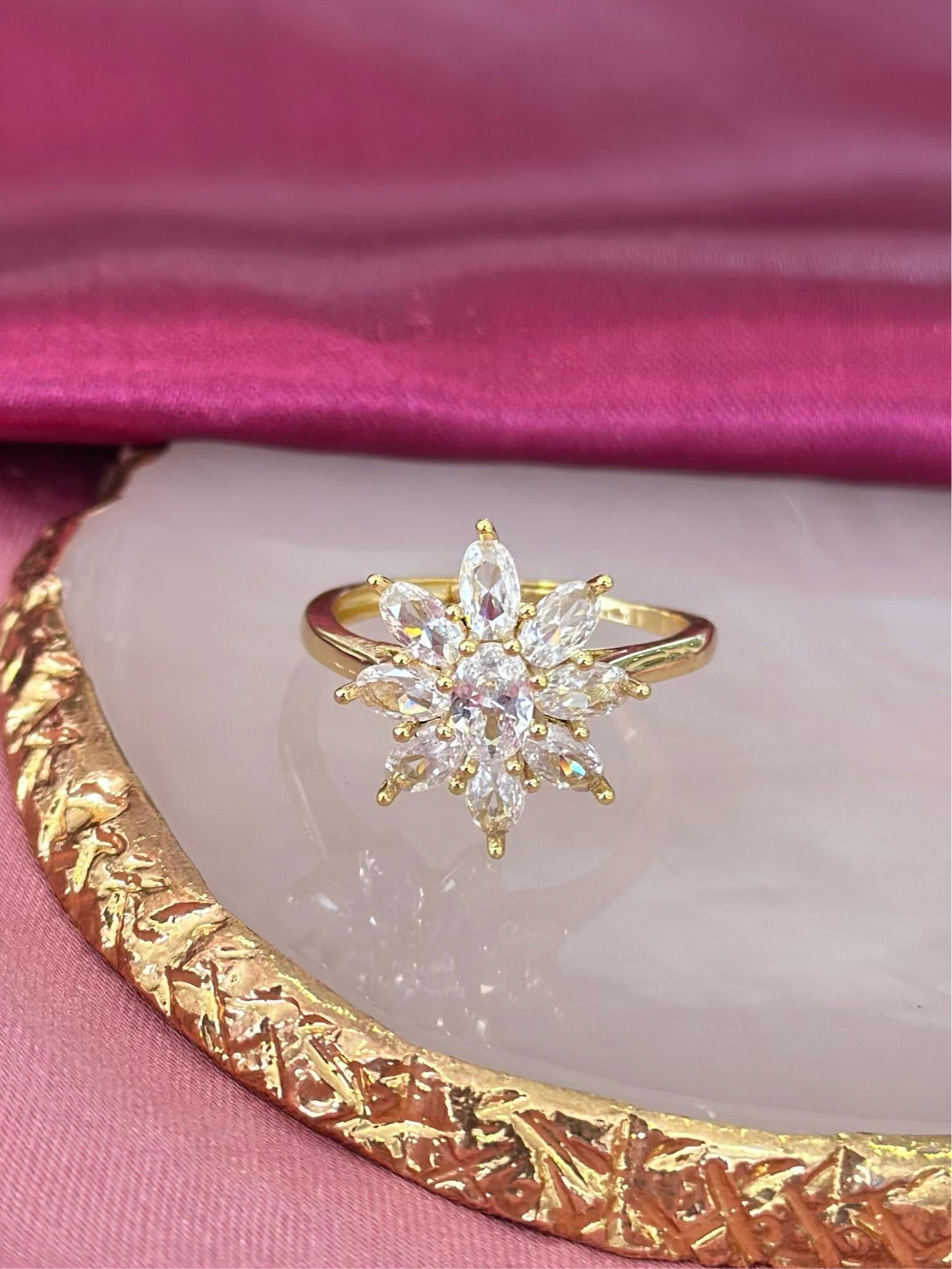 Anillo flor petalos zirconia #57C