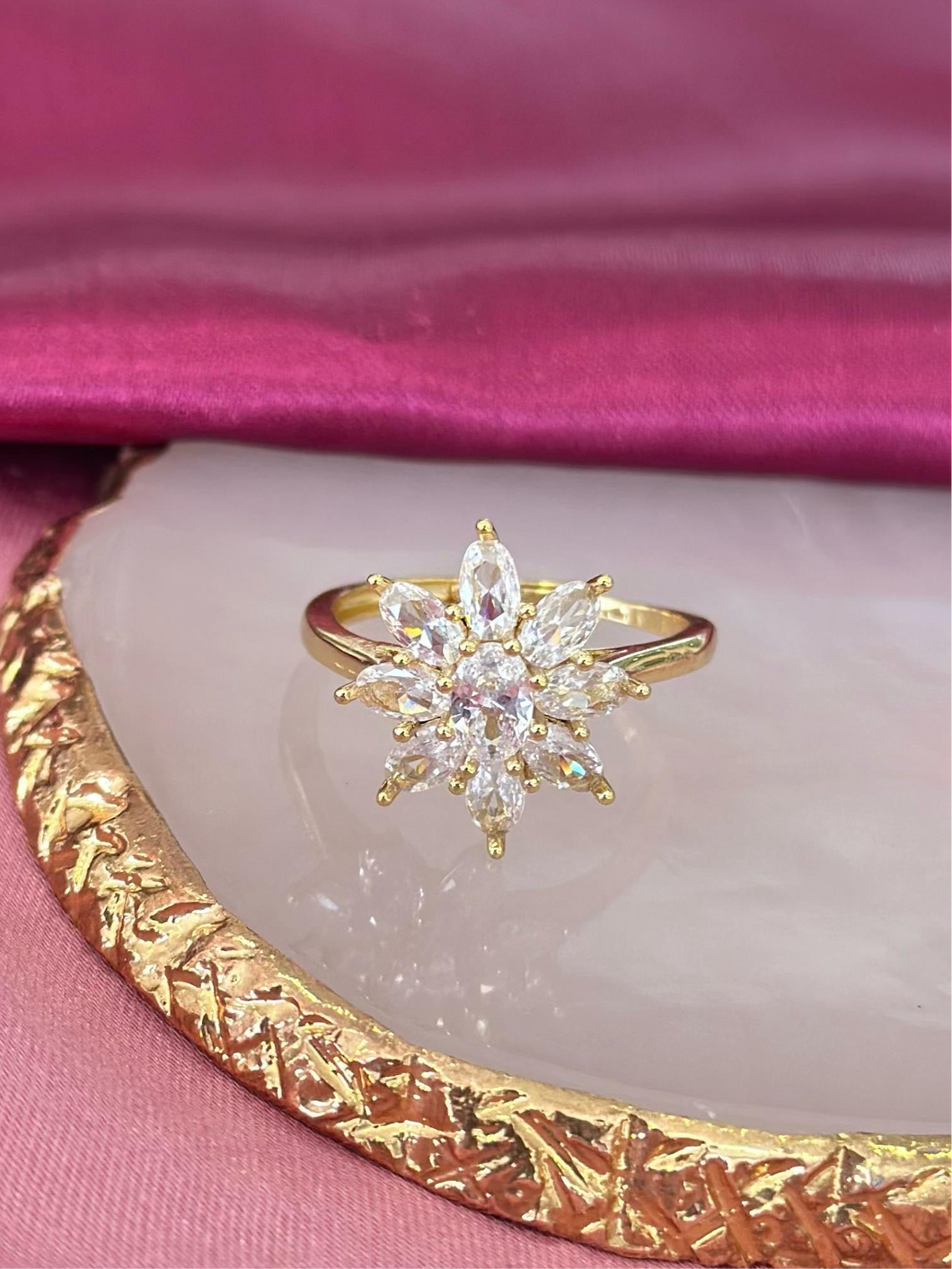 Anillo flor petalos zirconia #57C