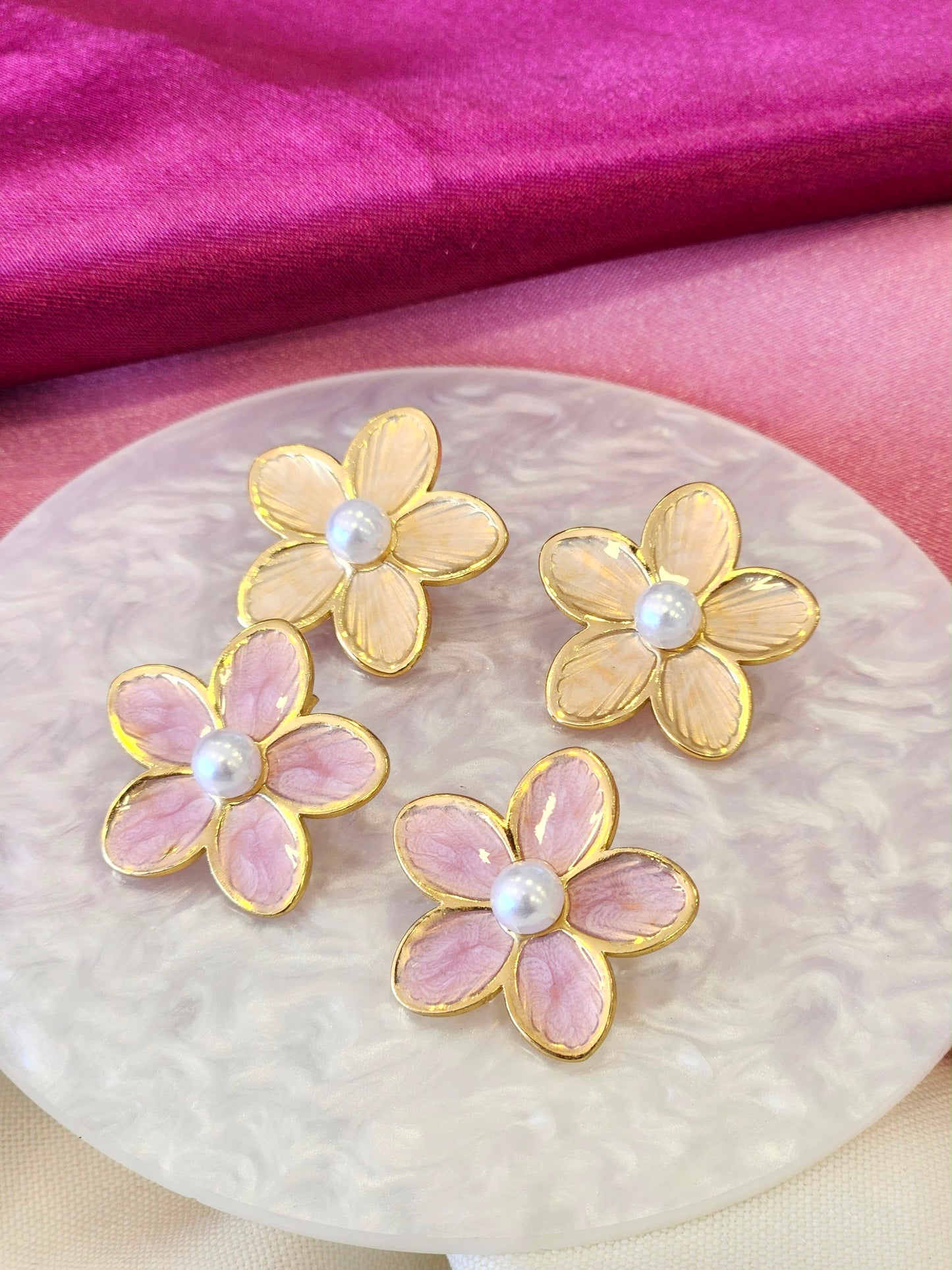 Aretes tonos pastel perla flor