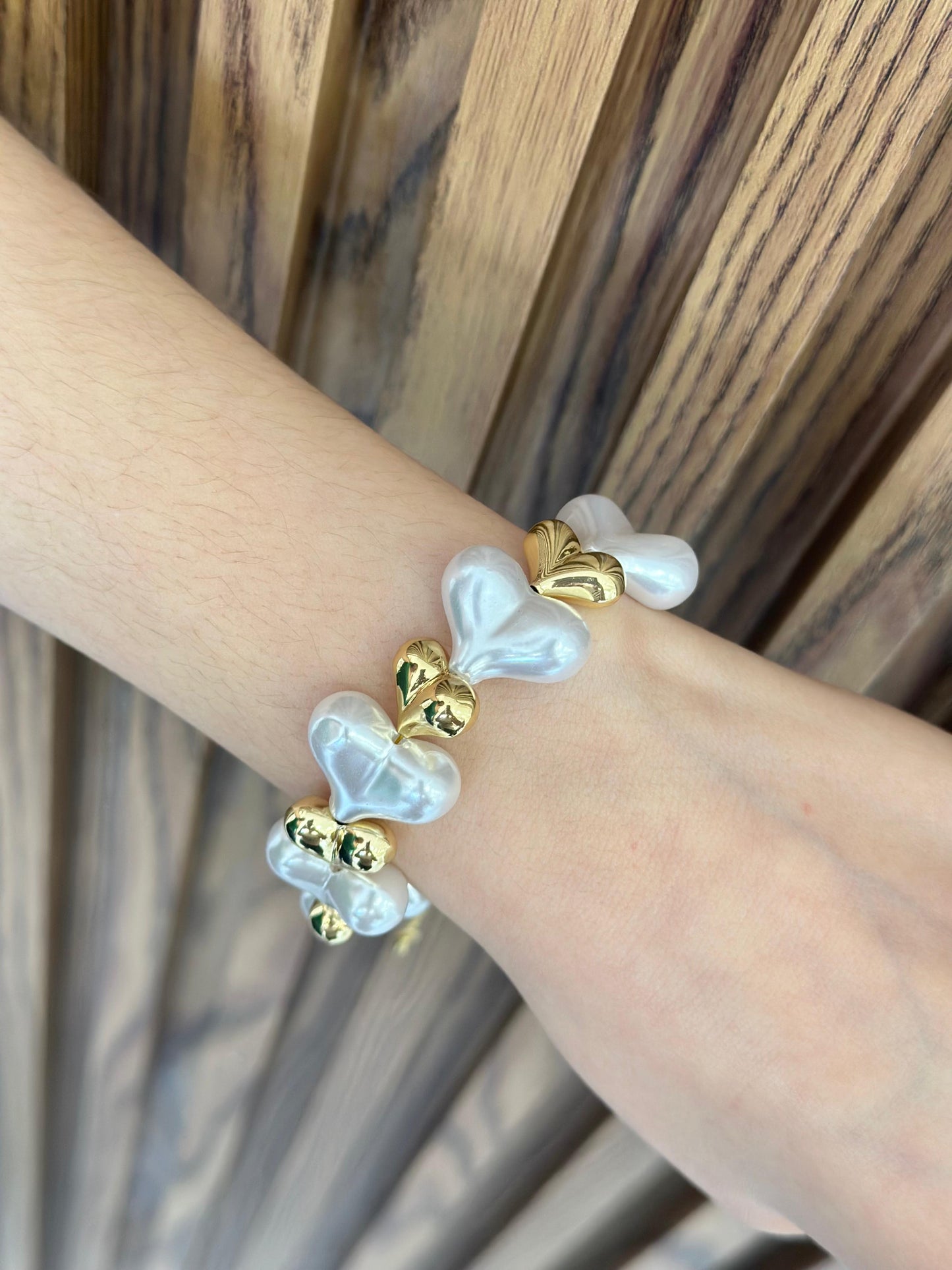 Pulsera corazones inflados perla dorado #E21