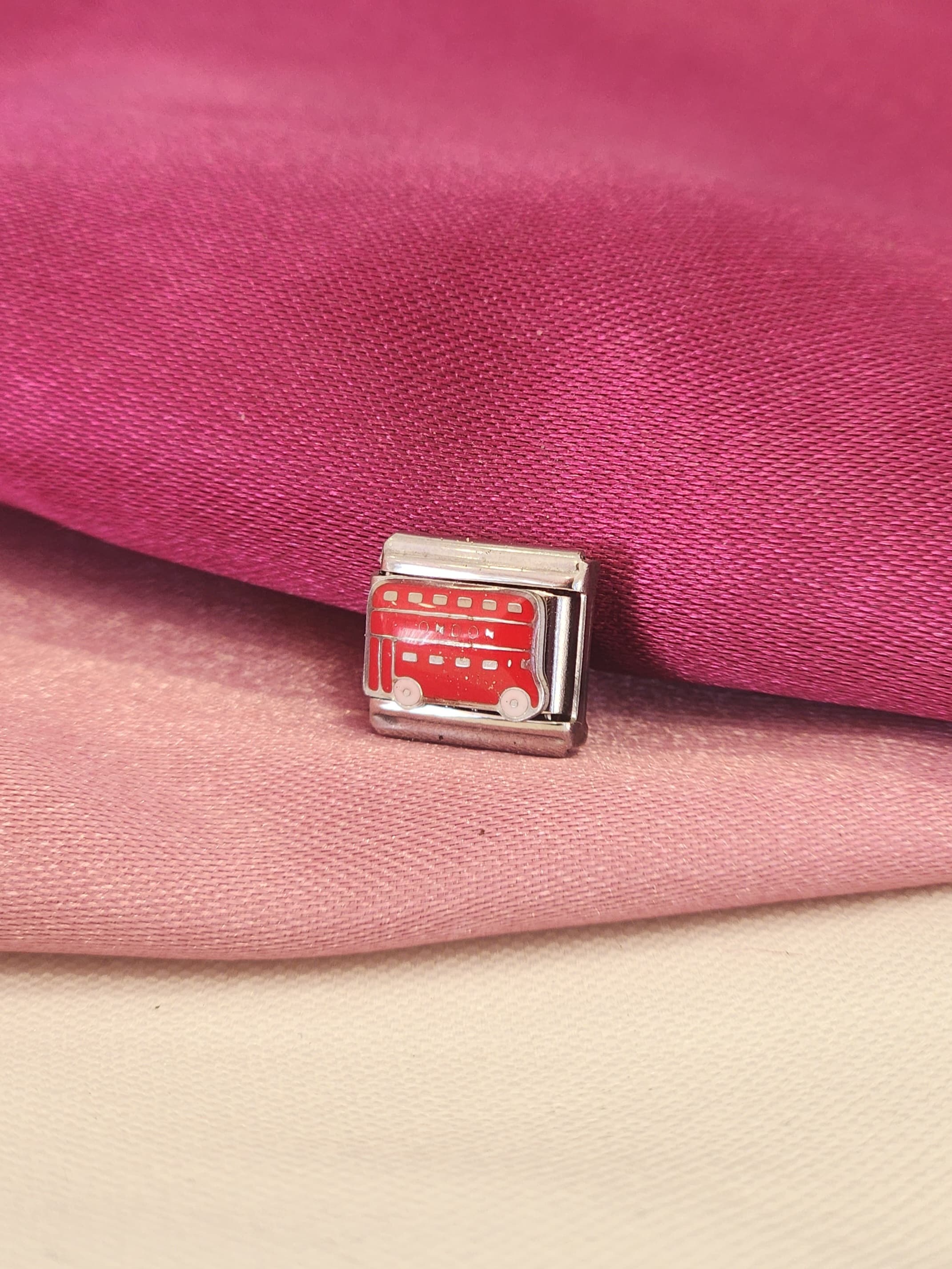 Charm camion rojo london