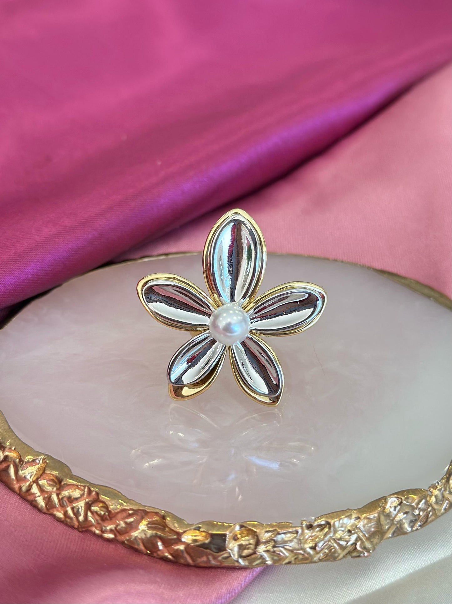 Anillo perla chica petalos bicolor #230